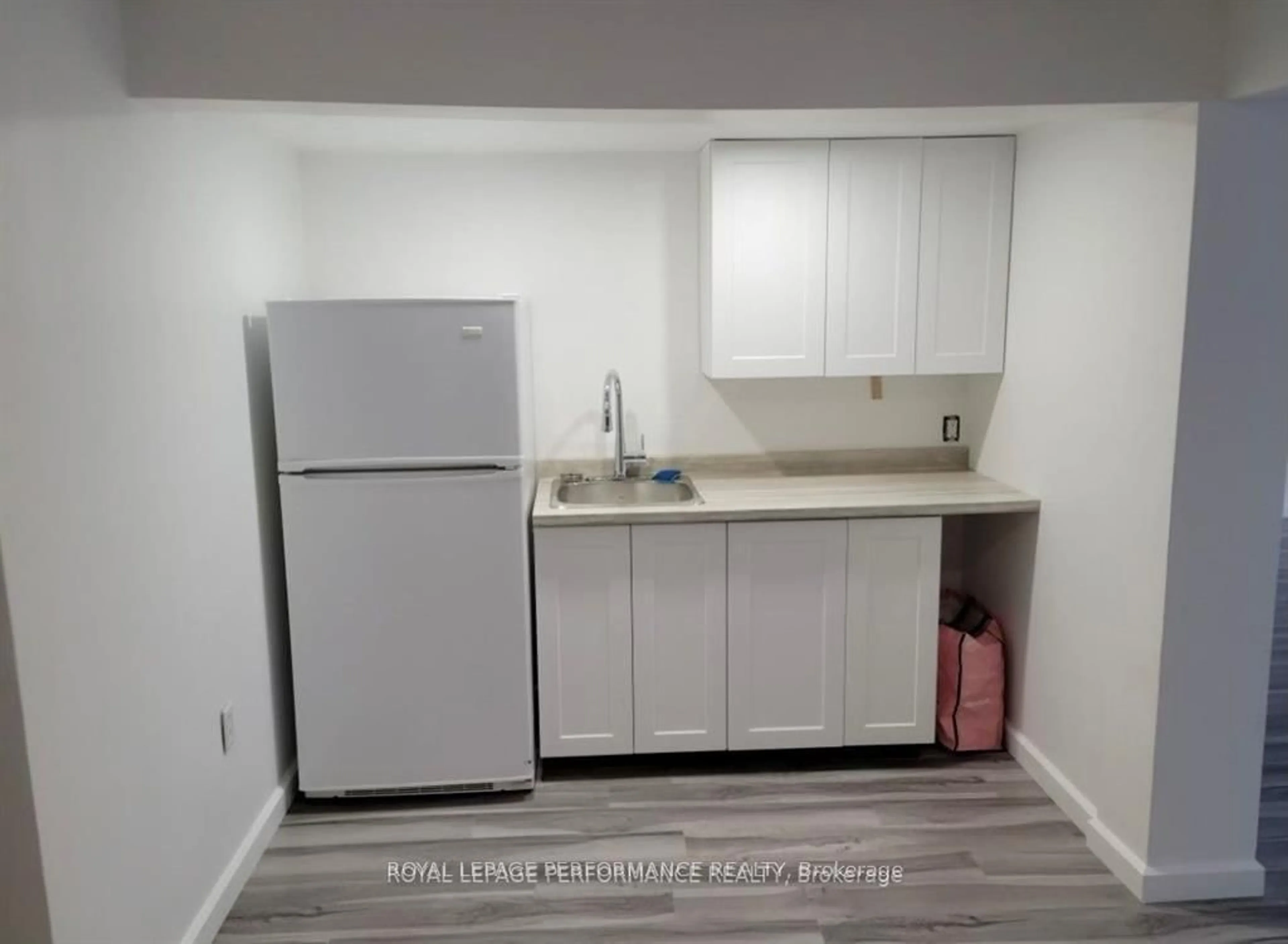Standard kitchen, unknown for 659 Main St, Hawkesbury Ontario K6A 1B3
