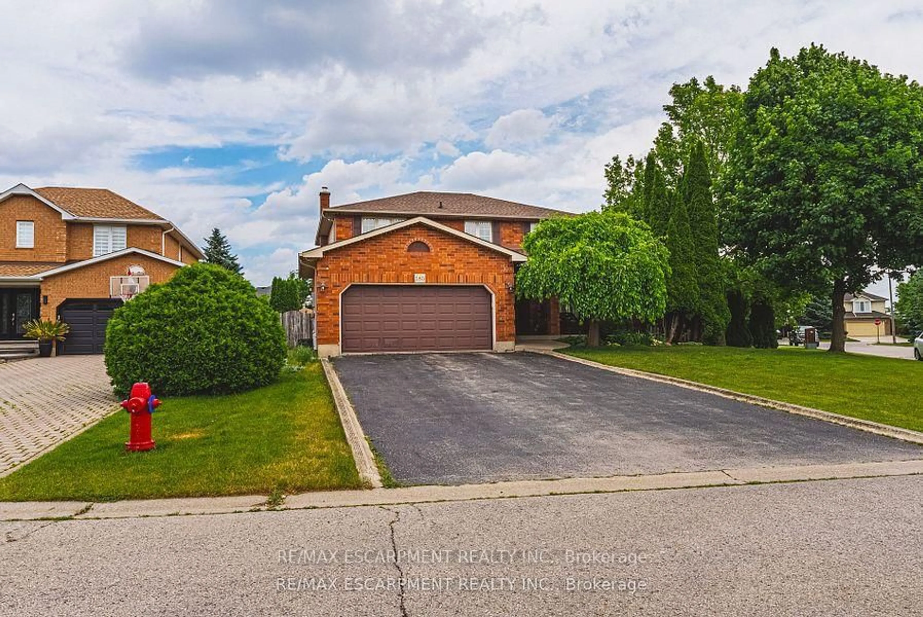 A pic from outside/outdoor area/front of a property/back of a property/a pic from drone, street for 185 COMFORT Crt, Hamilton Ontario L0R 1W0