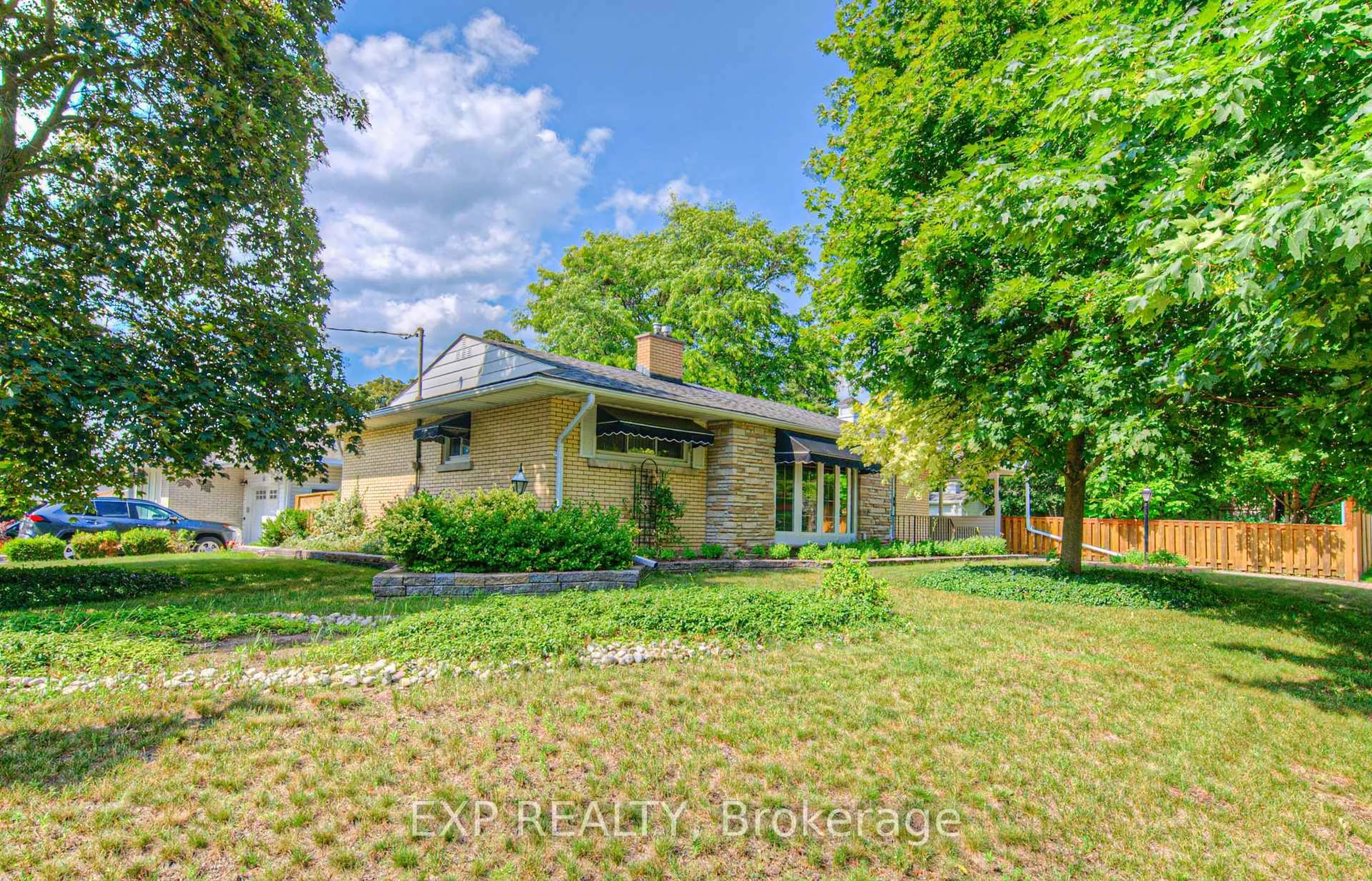 A pic from outside/outdoor area/front of a property/back of a property/a pic from drone, street for 56 Cardinal Cres, Waterloo Ontario N2J 2E7