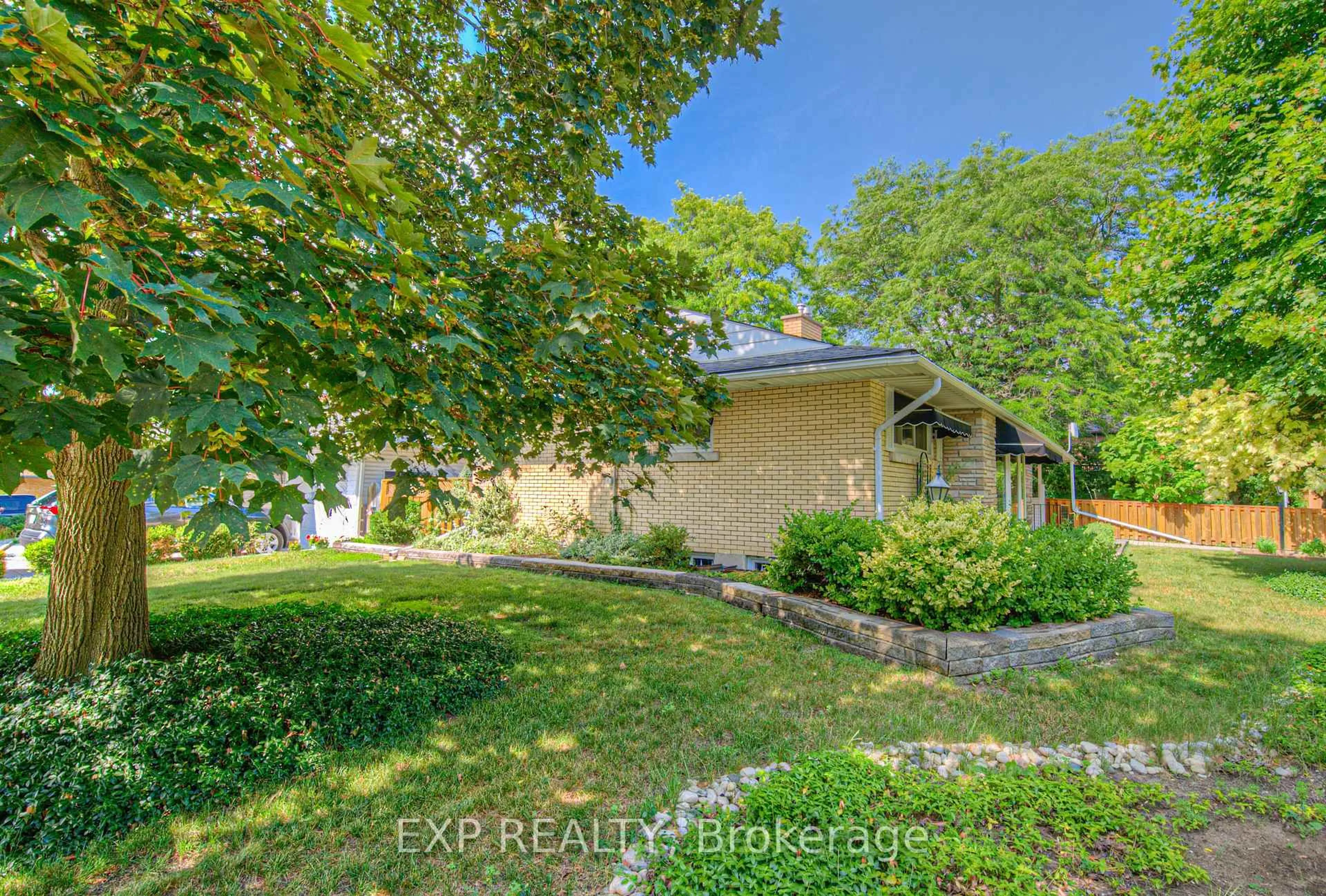 A pic from outside/outdoor area/front of a property/back of a property/a pic from drone, street for 56 Cardinal Cres, Waterloo Ontario N2J 2E7