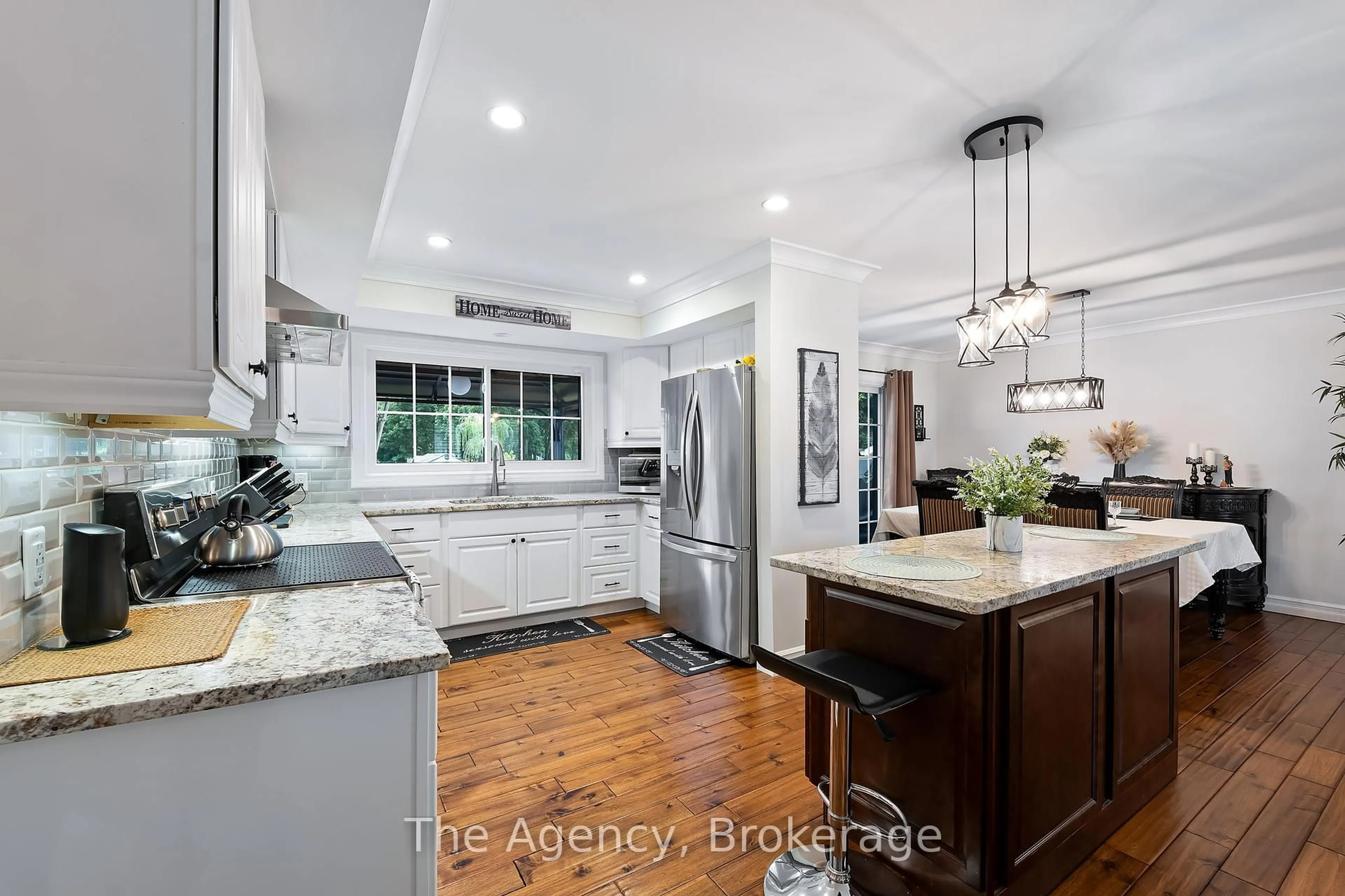 Open concept kitchen, unknown for 46 Summerlea Ave, Welland Ontario L3C 3E7