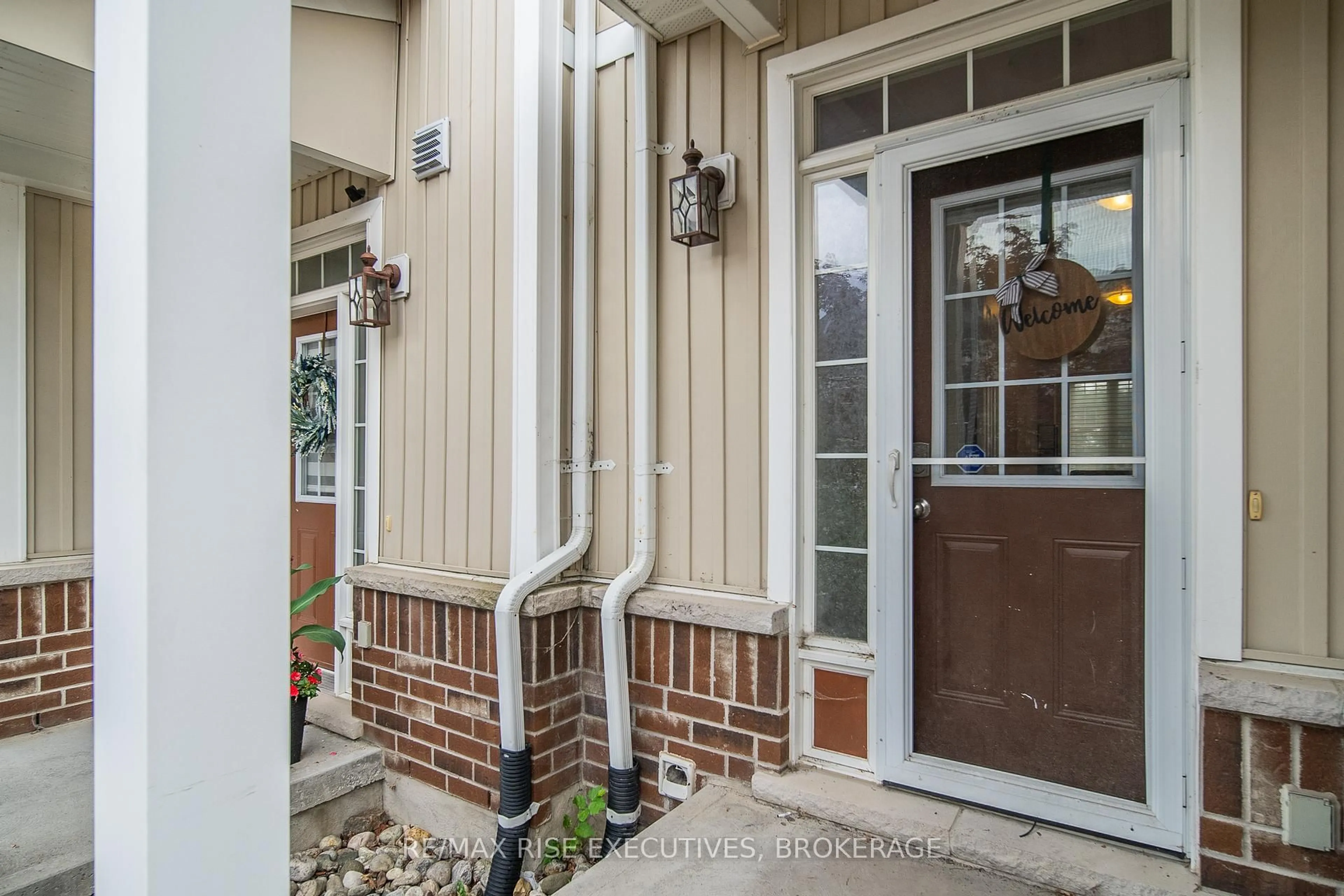 Indoor entryway for 903 Ascot Lane, Kingston Ontario K7K 0C8