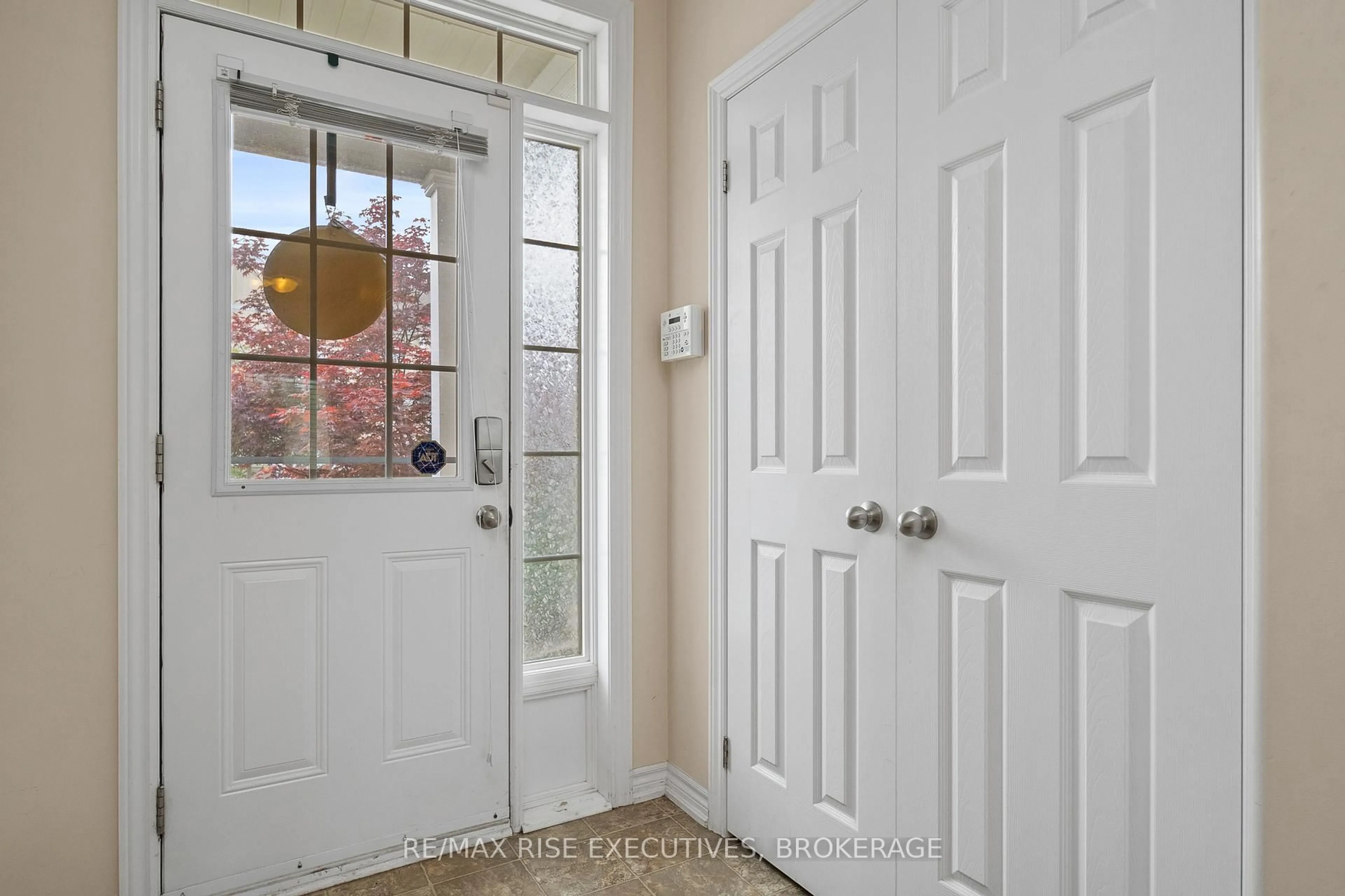 Indoor entryway for 903 Ascot Lane, Kingston Ontario K7K 0C8
