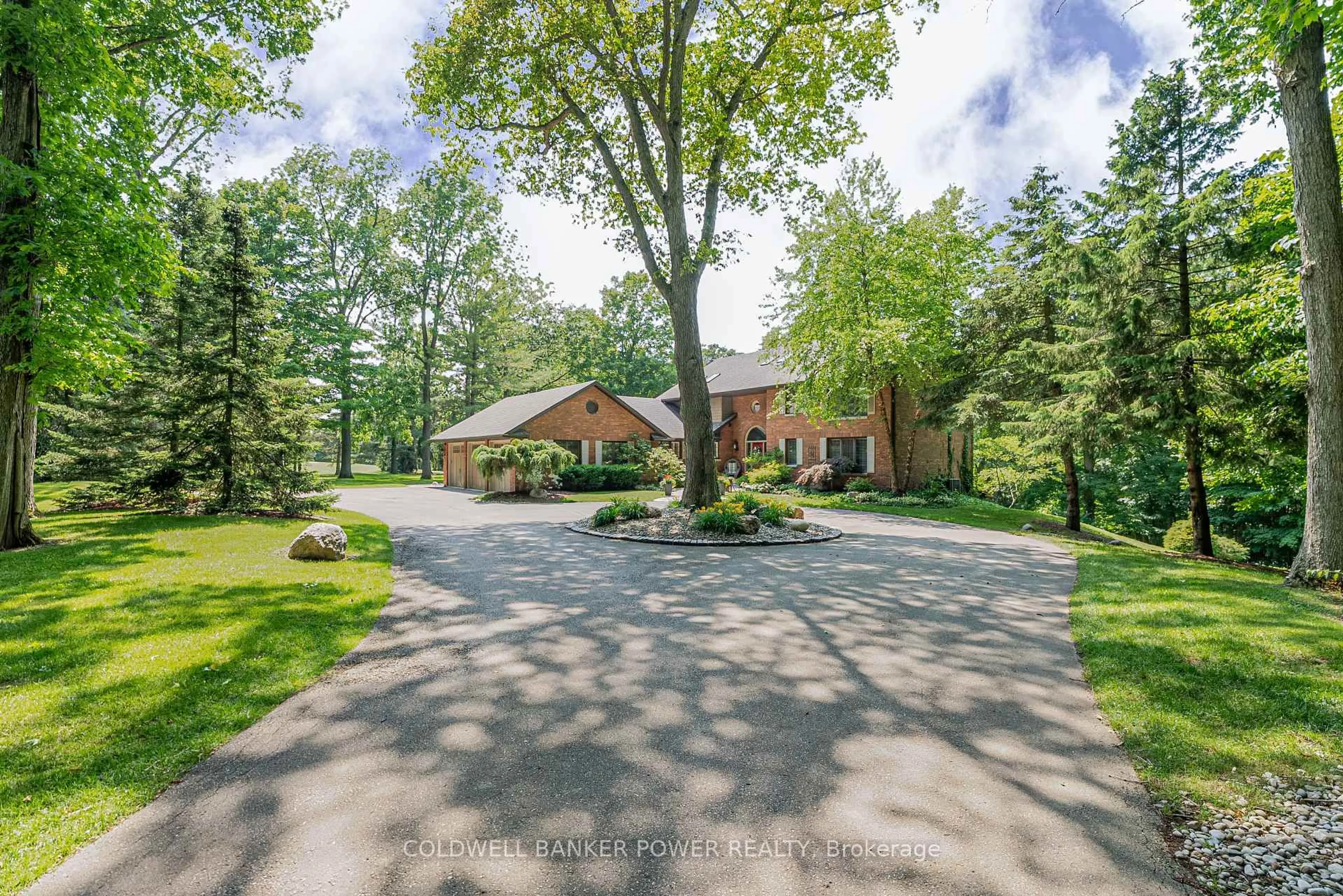 A pic from outside/outdoor area/front of a property/back of a property/a pic from drone, street for 11 Old Oak Lane, London South Ontario N6K 3S6