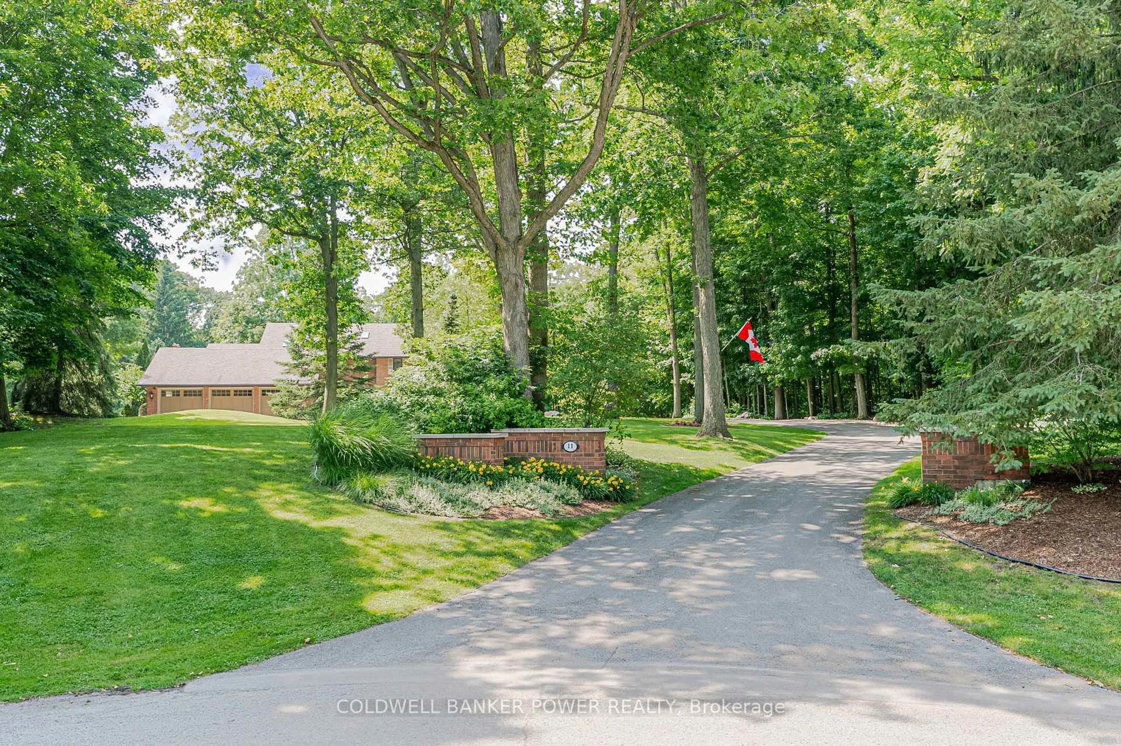 A pic from outside/outdoor area/front of a property/back of a property/a pic from drone, street for 11 Old Oak Lane, London South Ontario N6K 3S6