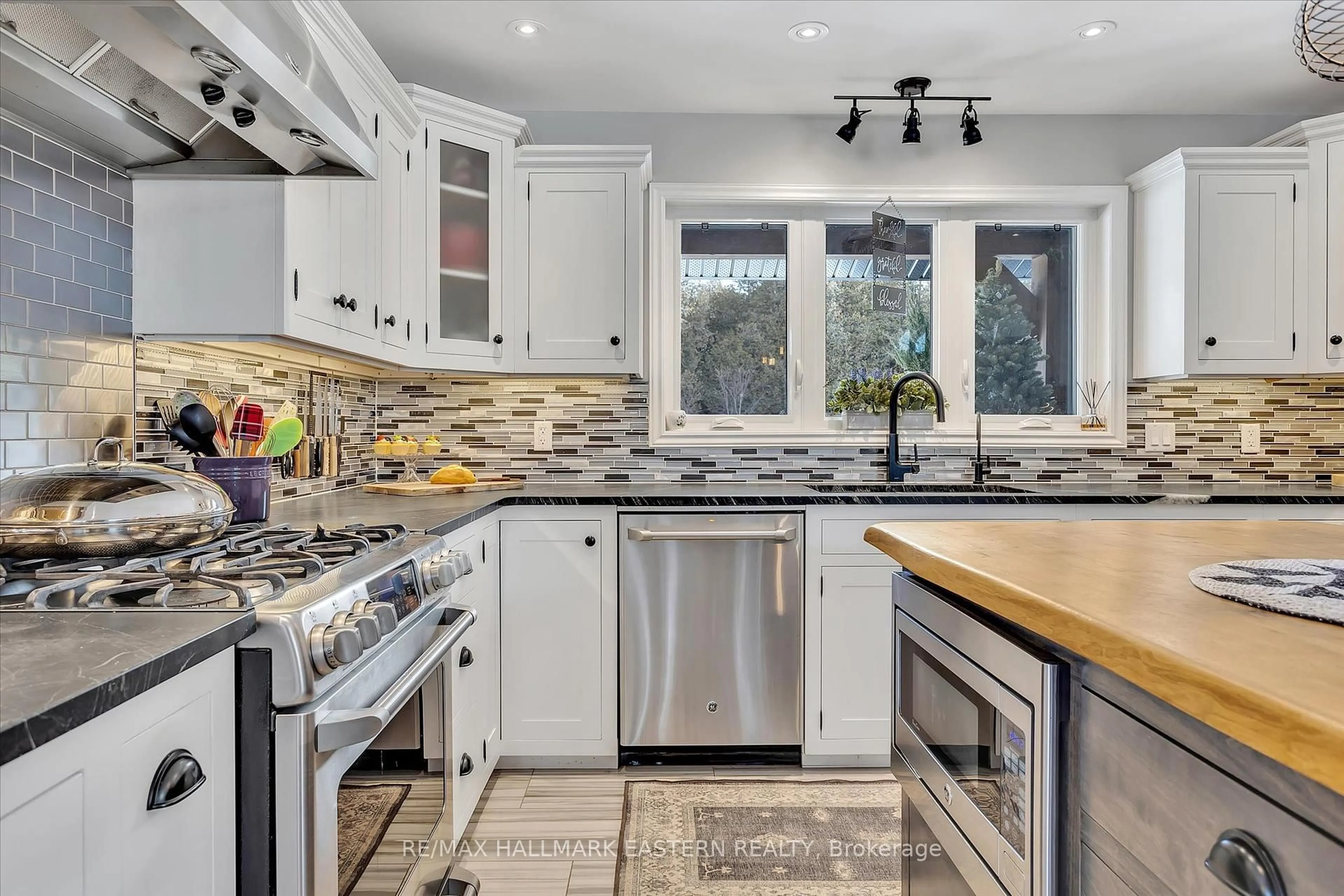 Open concept kitchen, ceramic/tile floor for 487 Fairbairn Rd, Kawartha Lakes Ontario K0M 1A0