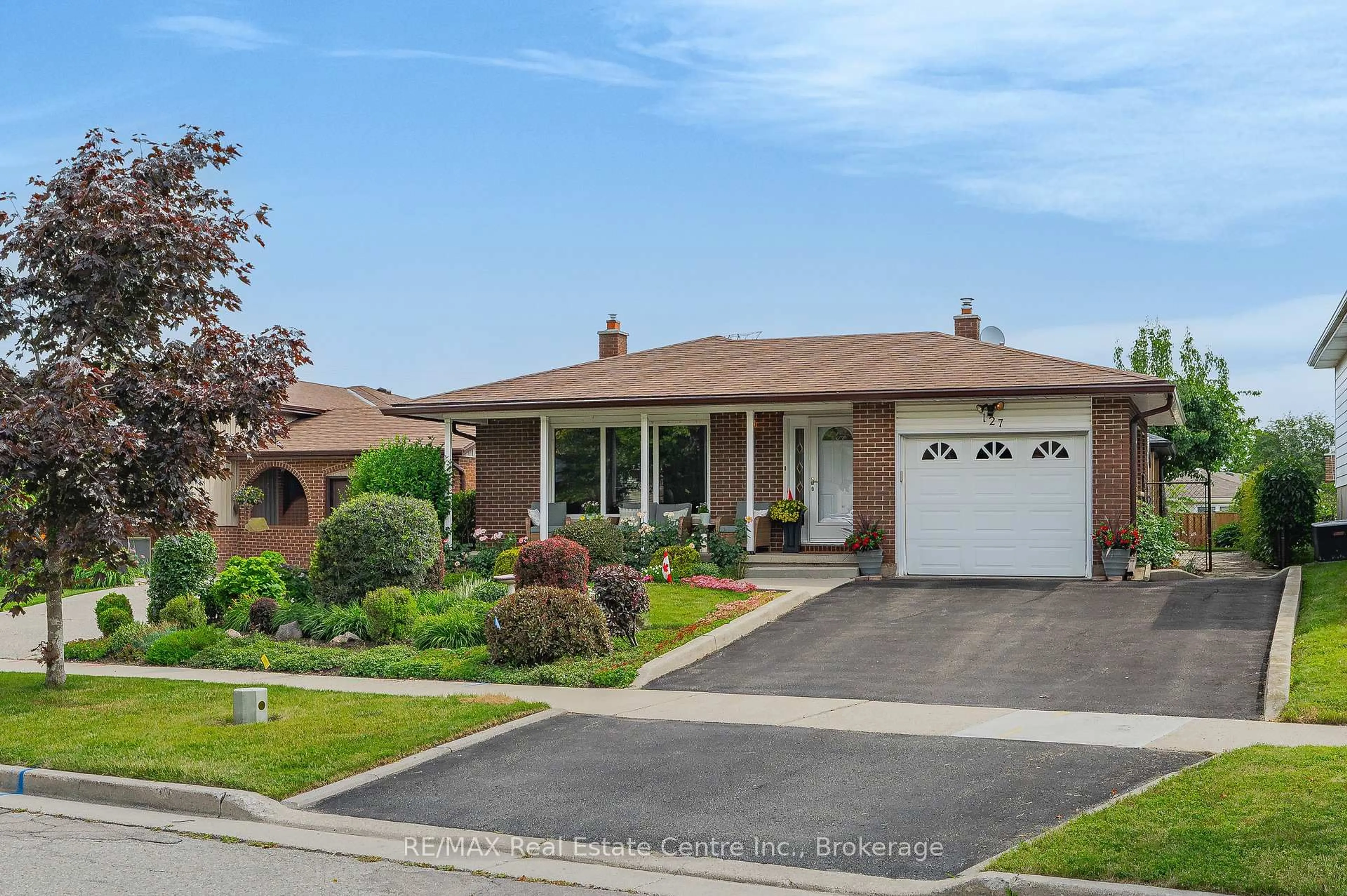 Home with vinyl exterior material, street for 127 Toynbee Cres, Kitchener Ontario N2N 1R8