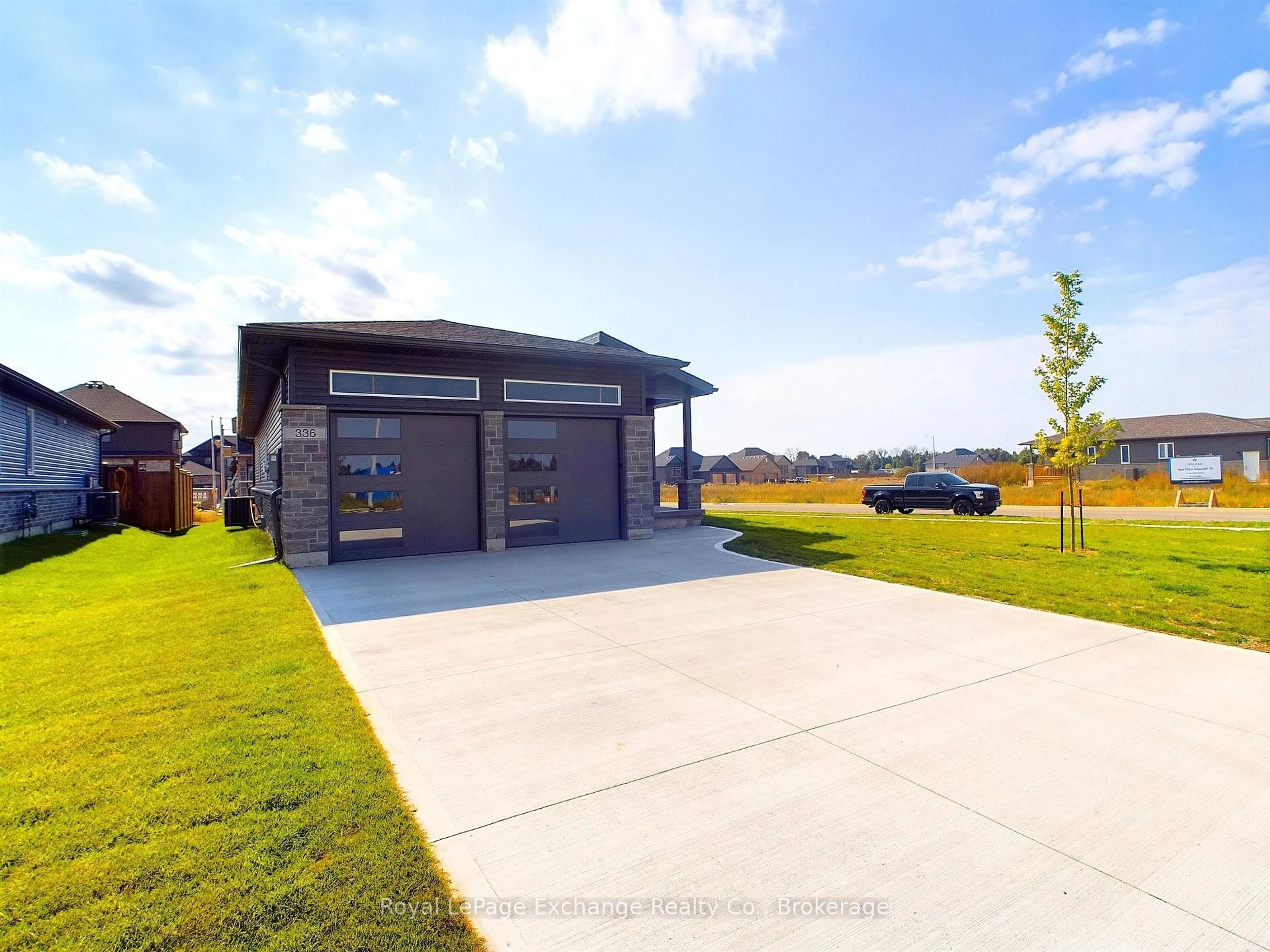 Indoor garage for 336 Mary Rose Ave, Saugeen Shores Ontario N0H 2C3