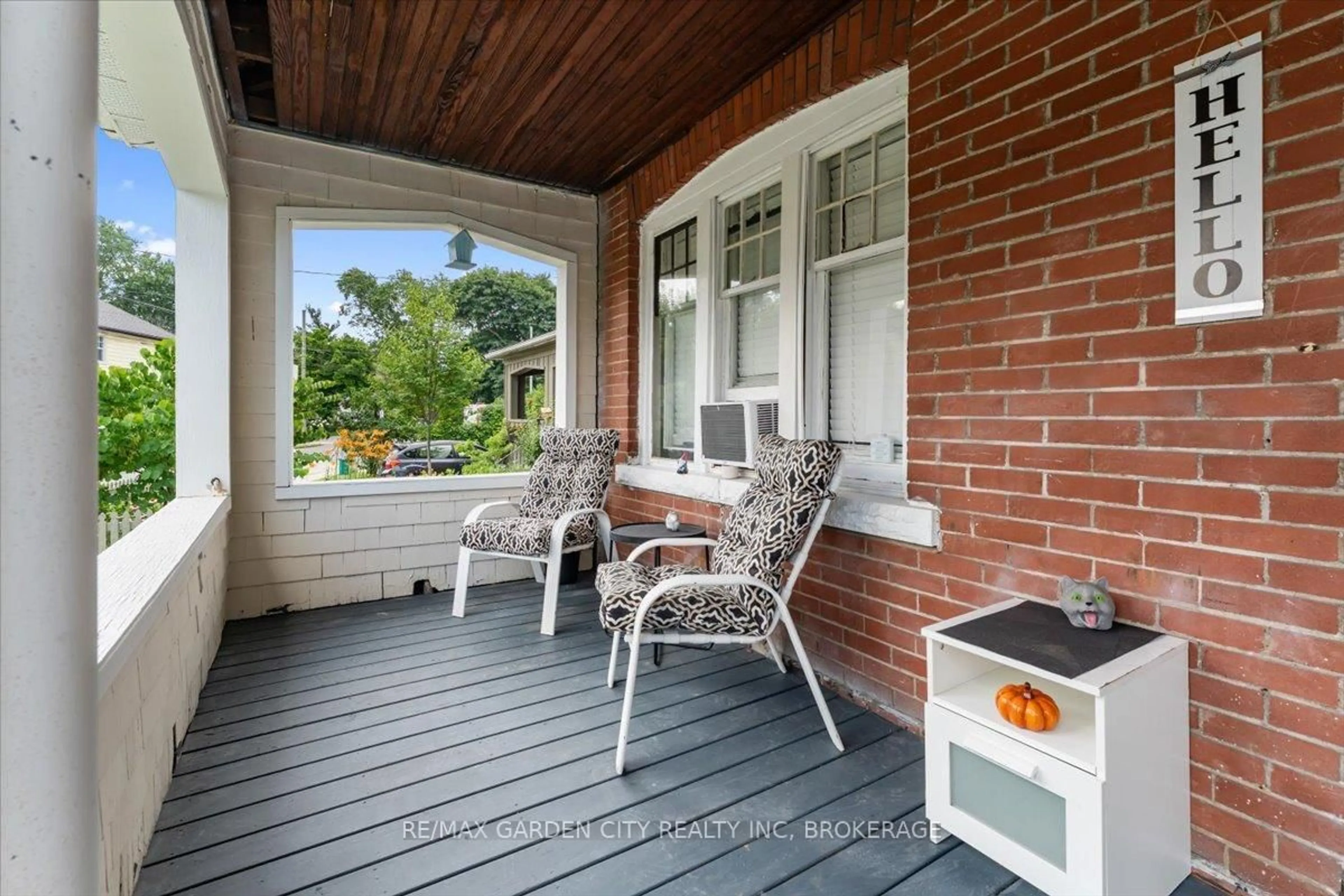 Patio, street for 43 York St, St. Catharines Ontario L2R 6C2