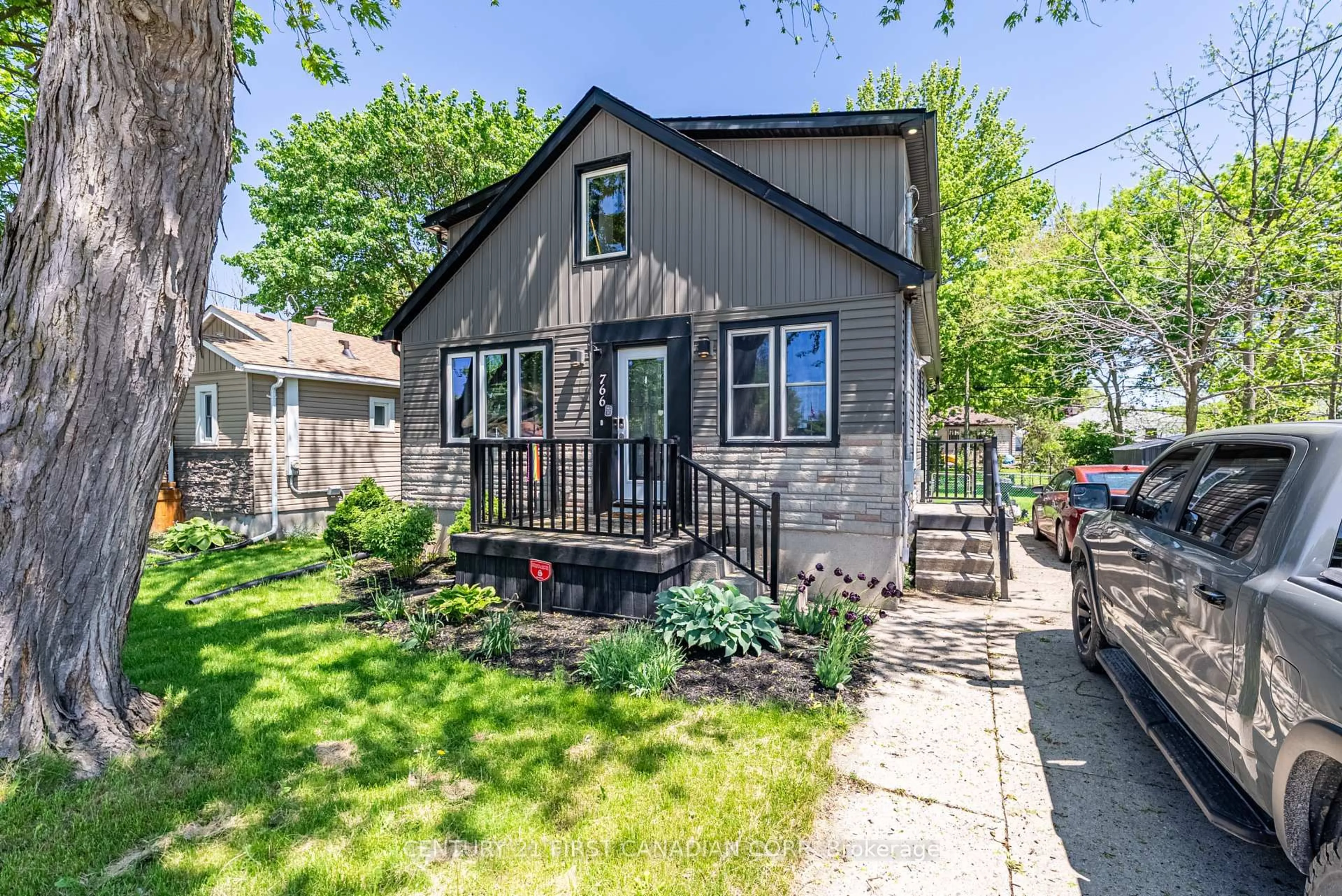 Patio, street for 766 Glasgow St, London East Ontario N5Y 1V9