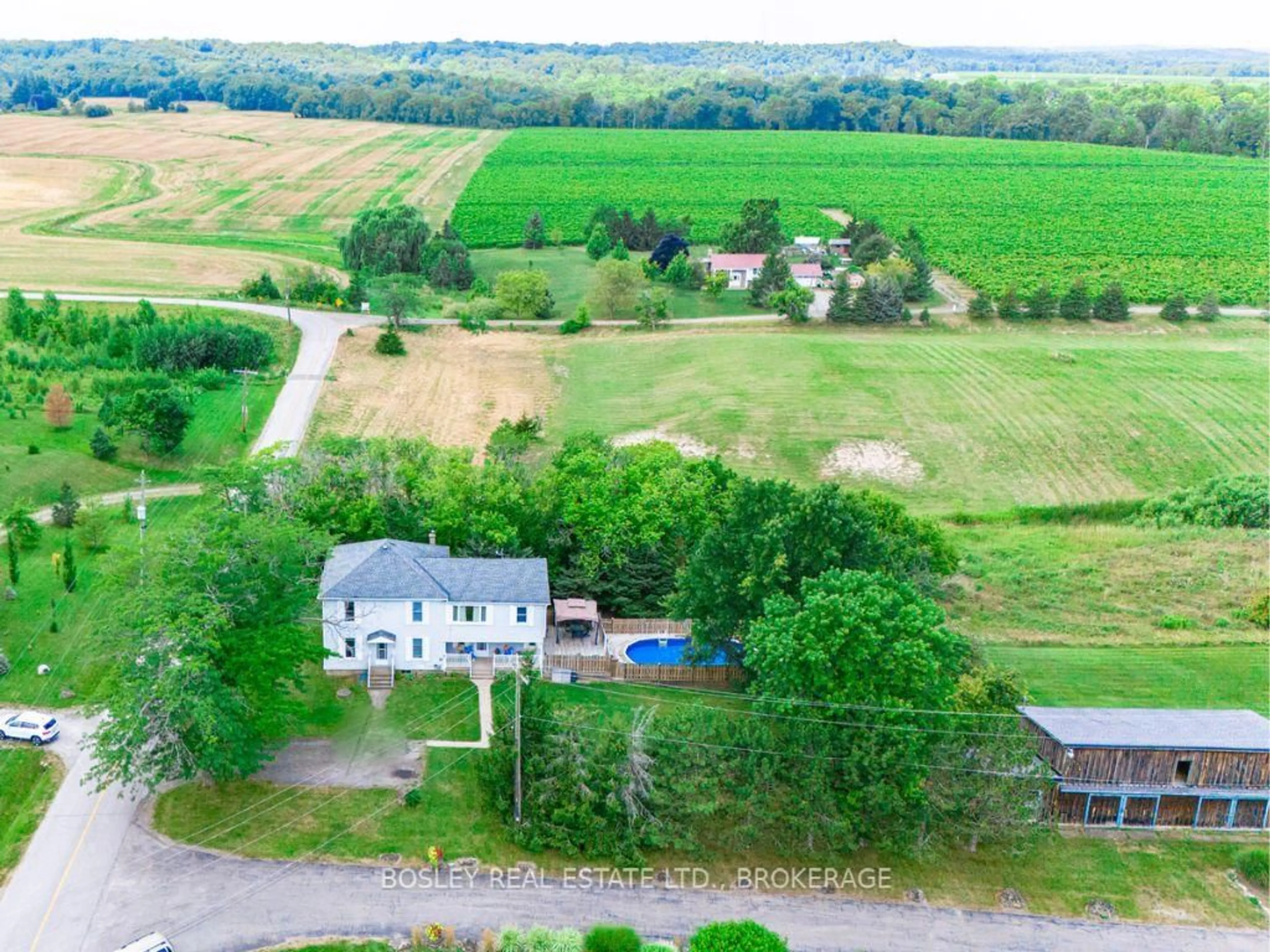 A pic from outside/outdoor area/front of a property/back of a property/a pic from drone, water/lake/river/ocean view for 1609 Eighth Ave, St. Catharines Ontario L2R 6P7