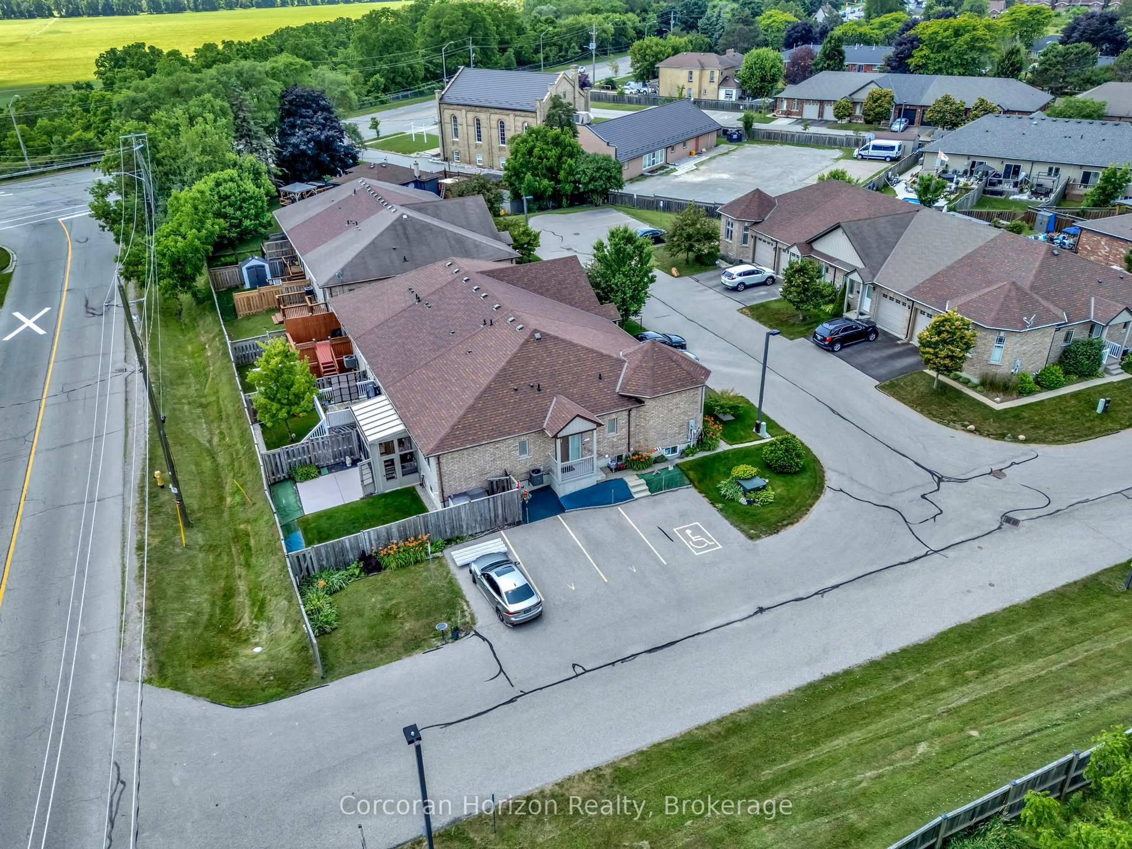 A pic from outside/outdoor area/front of a property/back of a property/a pic from drone, street for 1038 Colborne St #29, Brantford Ontario N3S 3T6