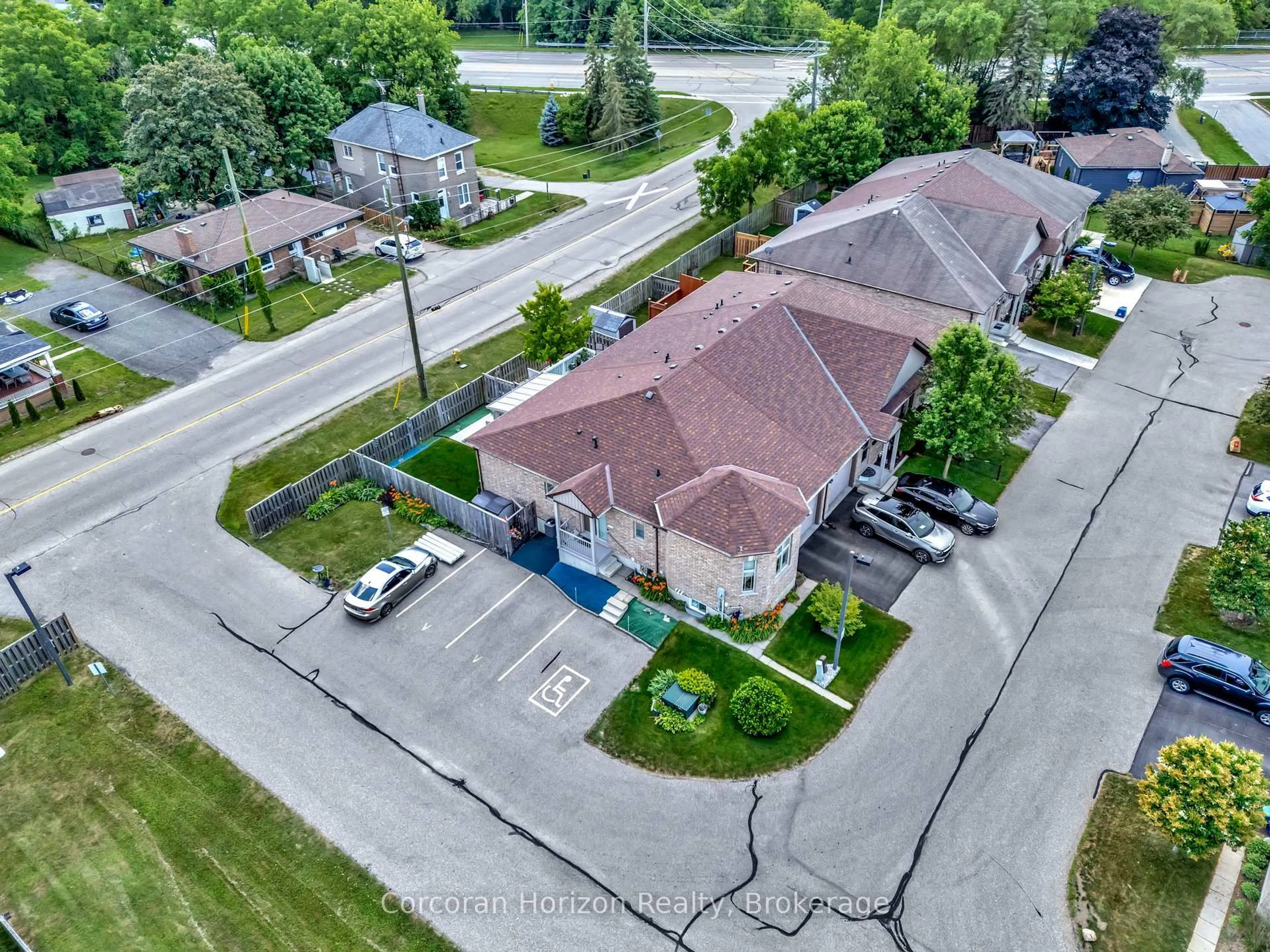 A pic from outside/outdoor area/front of a property/back of a property/a pic from drone, street for 1038 Colborne St #29, Brantford Ontario N3S 3T6
