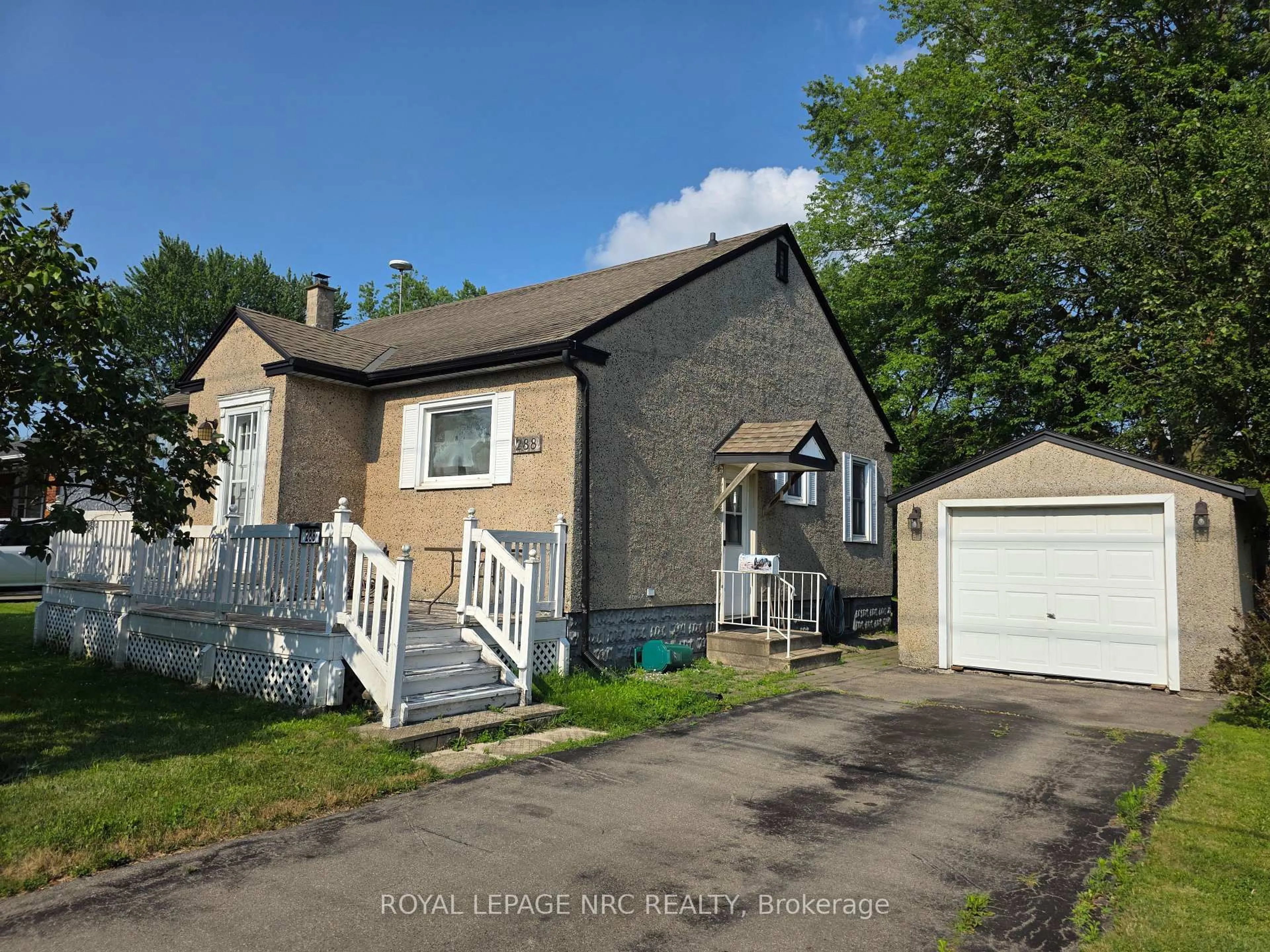 A pic from outside/outdoor area/front of a property/back of a property/a pic from drone, street for 288 First Ave, Welland Ontario L3C 1Y8