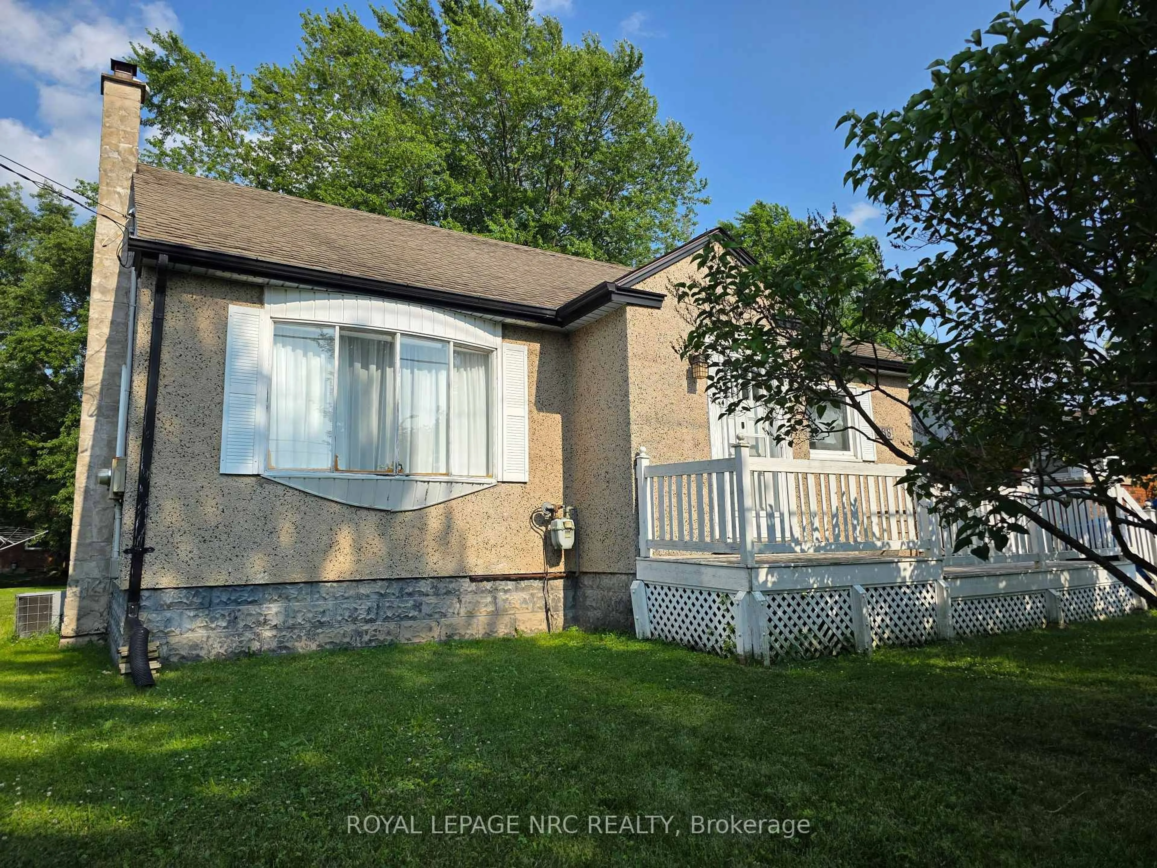 A pic from outside/outdoor area/front of a property/back of a property/a pic from drone, street for 288 First Ave, Welland Ontario L3C 1Y8