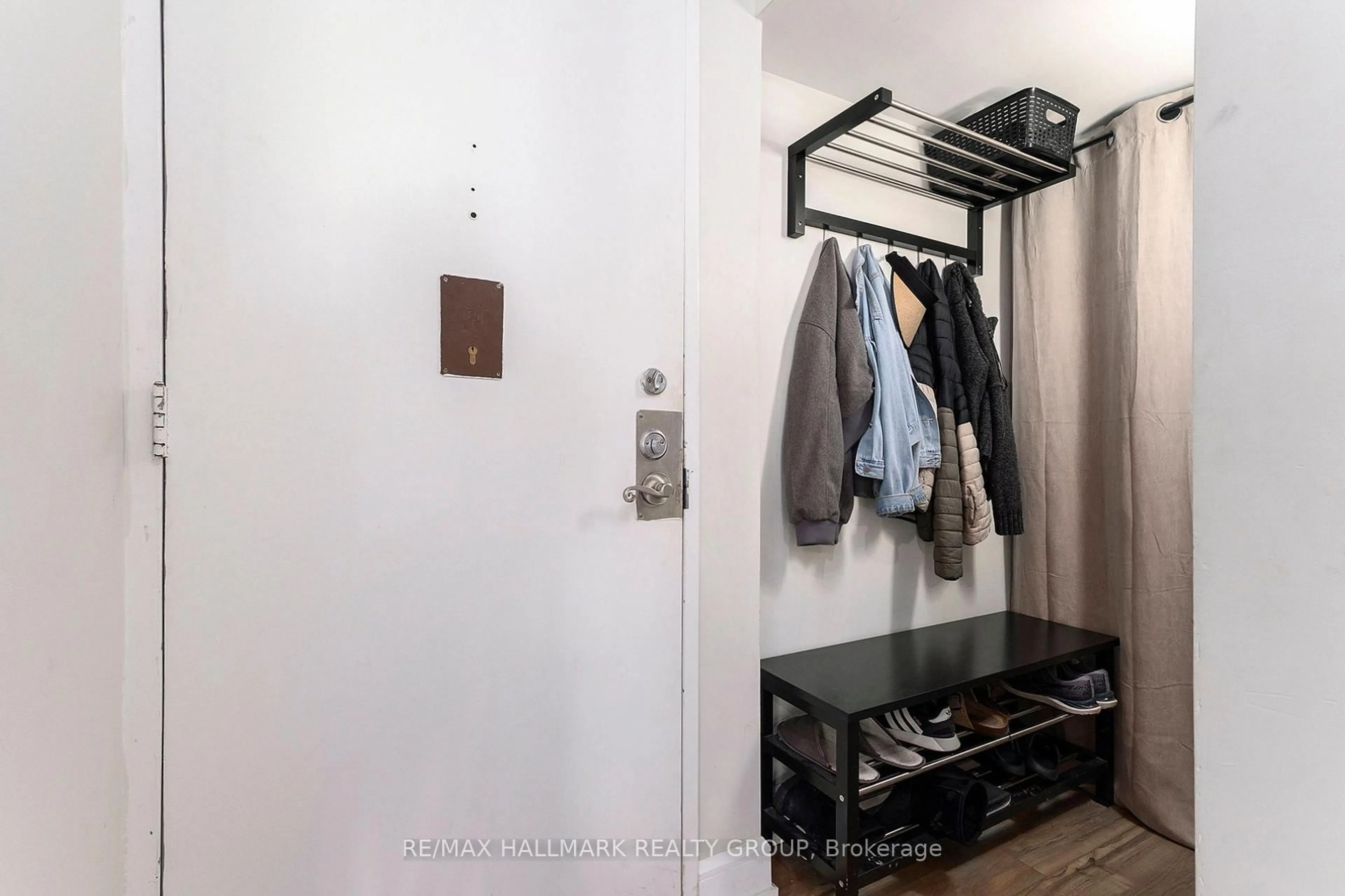 Indoor entryway for 1380 Prince Of Wales Dr #1203, Ottawa Ontario K2C 3N5