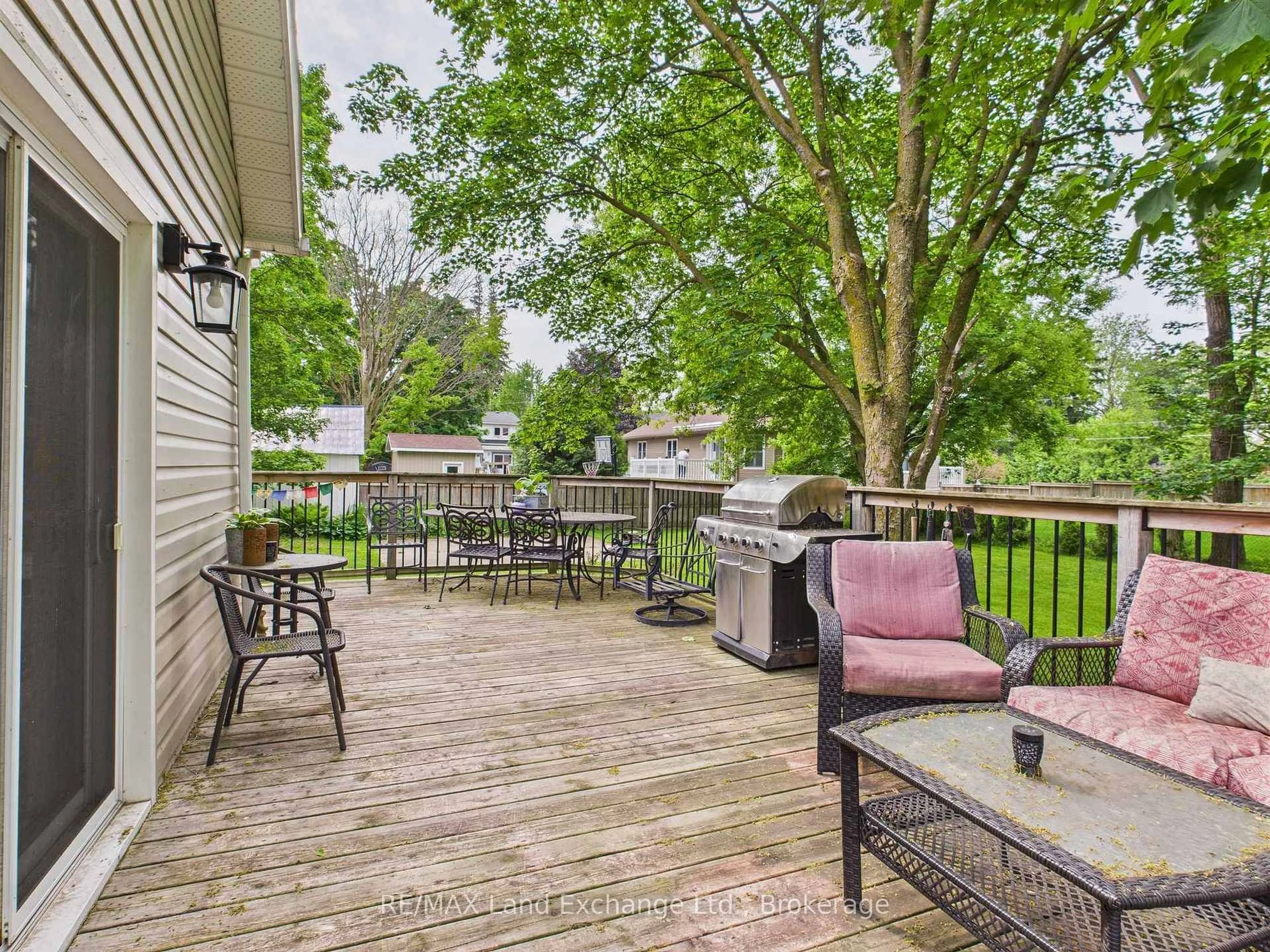Patio, street for 20 Queen St, Huron-Kinloss Ontario N0G 2R0