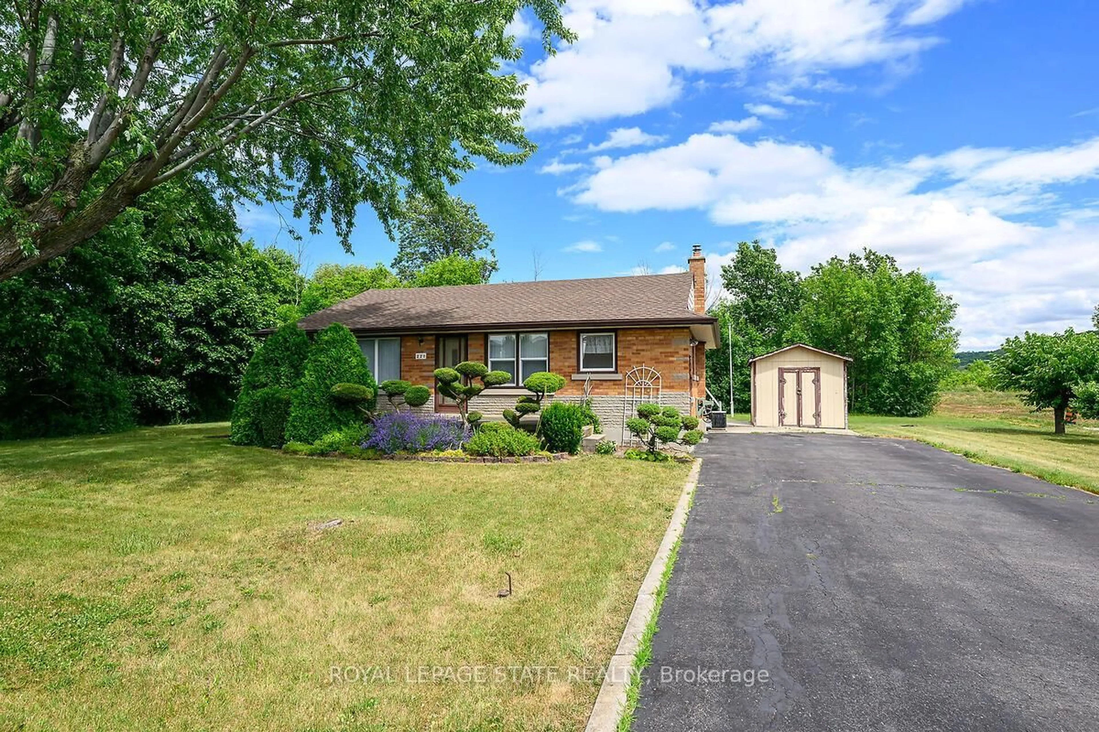 Unknown for 220 Winona Rd, Hamilton Ontario L8E 5K4