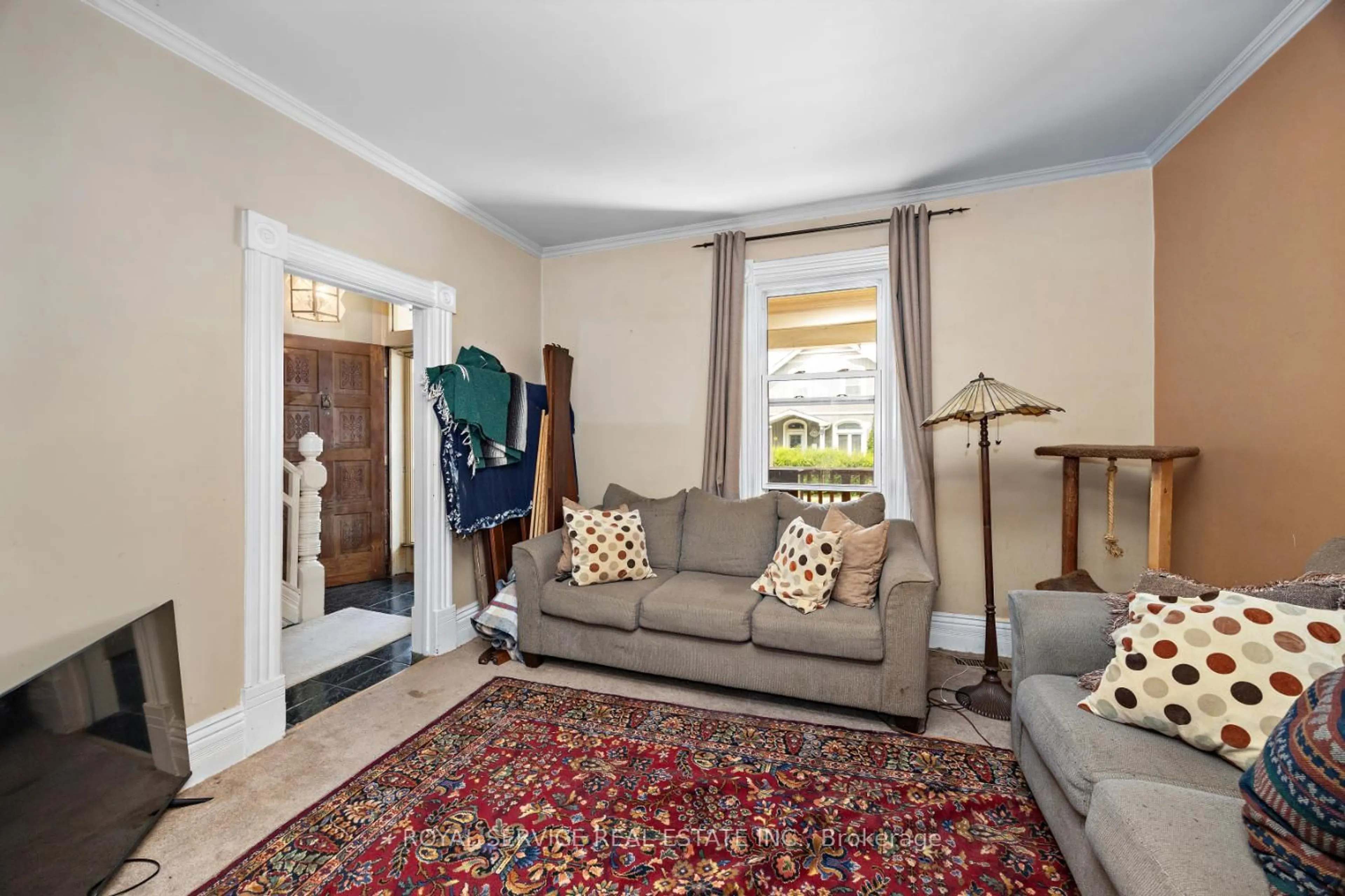 Living room with furniture, carpet floor for 483 Parnell St, Peterborough Central Ontario K9J 4J3