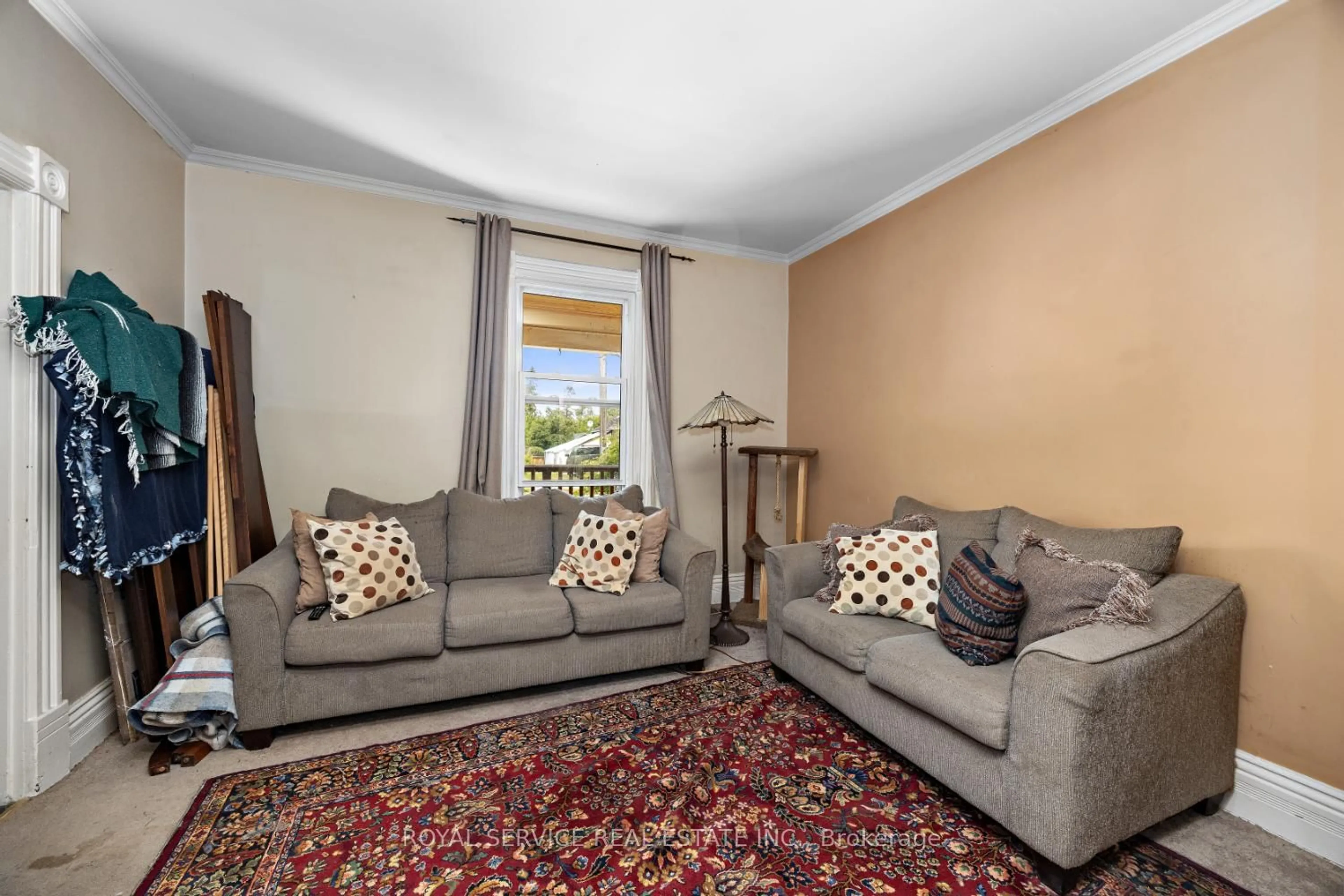 Living room with furniture, carpet floor for 483 Parnell St, Peterborough Central Ontario K9J 4J3