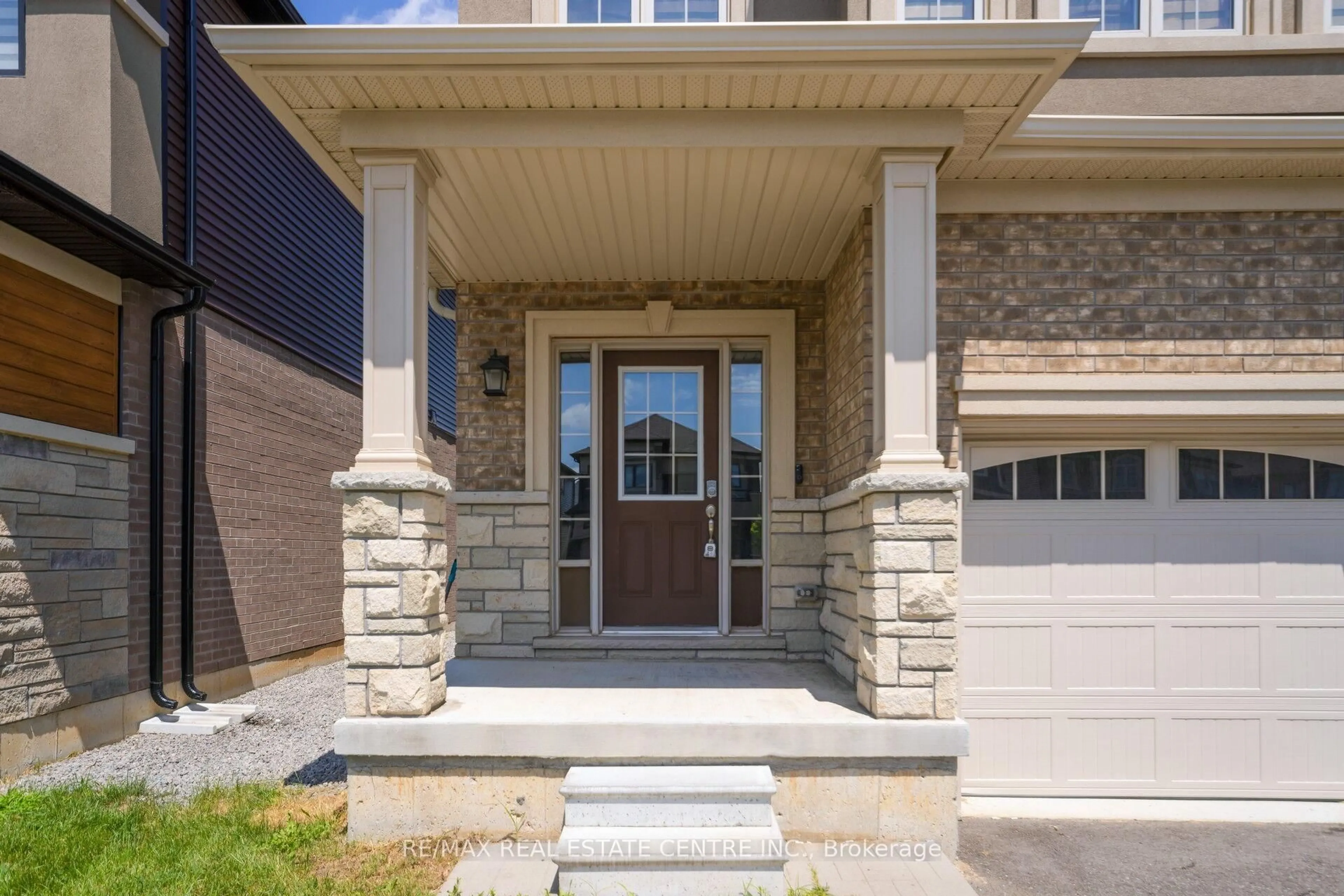 Indoor entryway for 16 Flagg Ave, Brant Ontario N3L 0K2