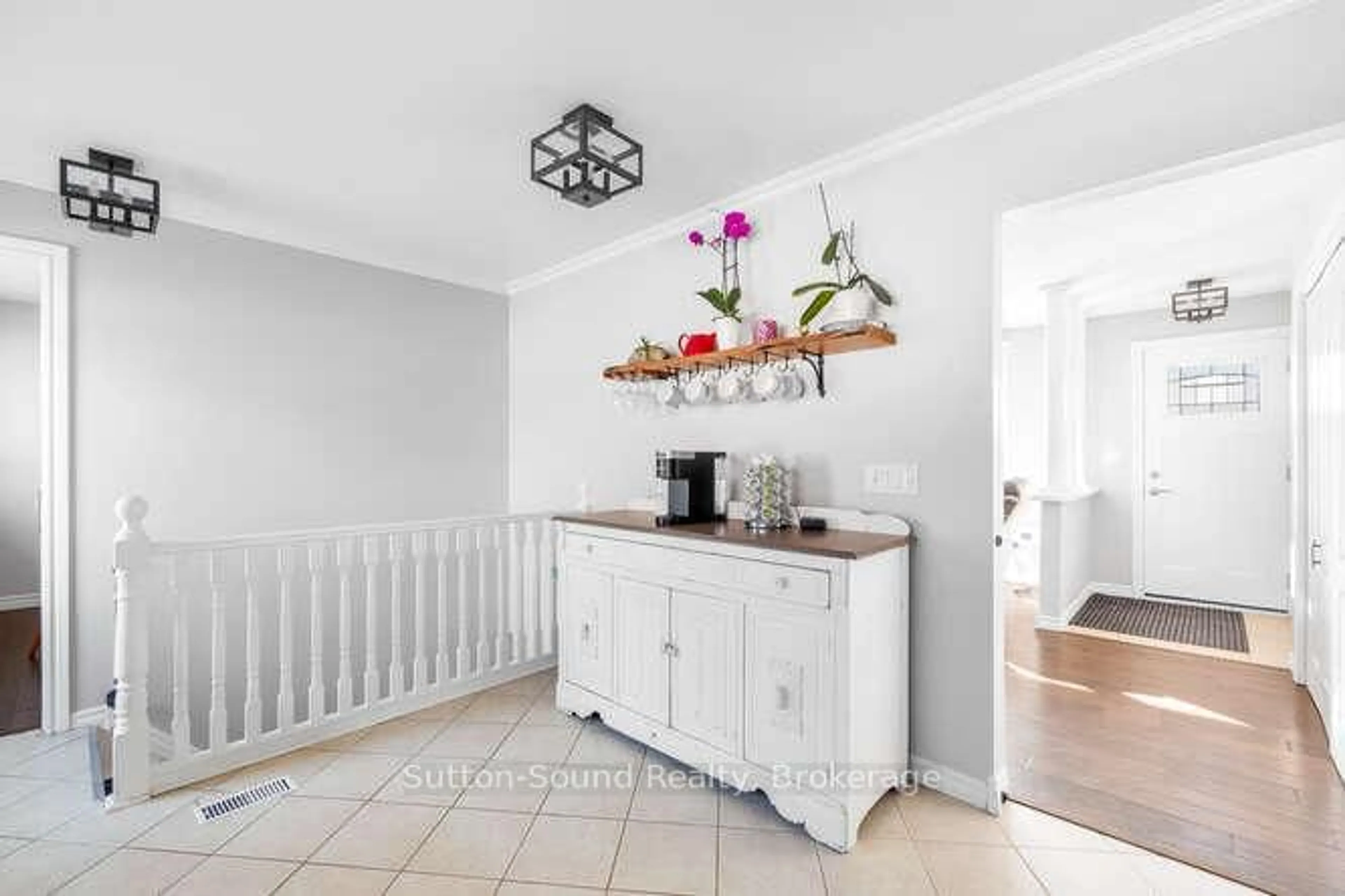Indoor entryway for 202093 21 Highway, Georgian Bluffs Ontario N4K 5N7