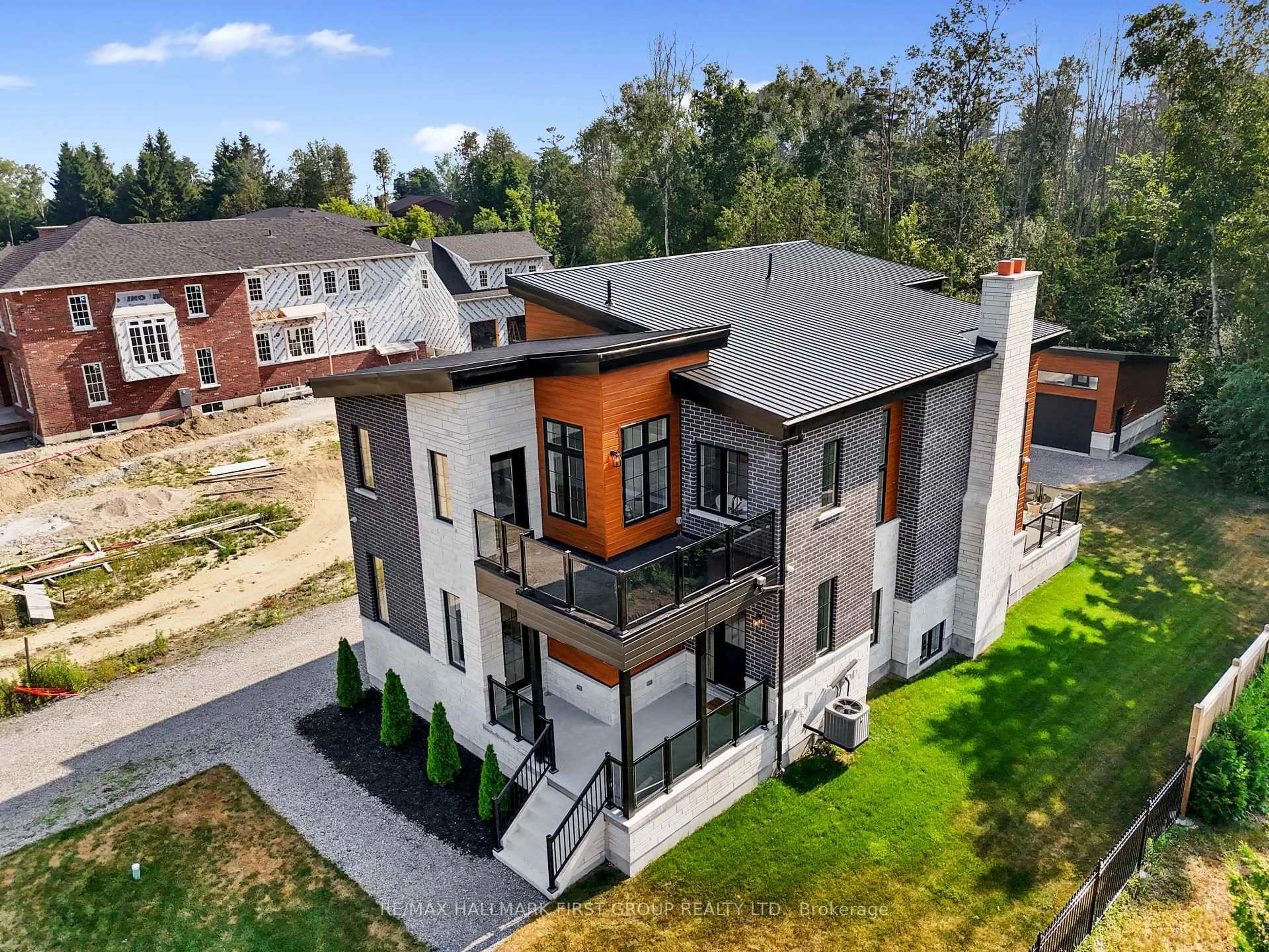 A pic from outside/outdoor area/front of a property/back of a property/a pic from drone, building for 213 Suzanne Mess Blvd, Cobourg Ontario K9A 3L3