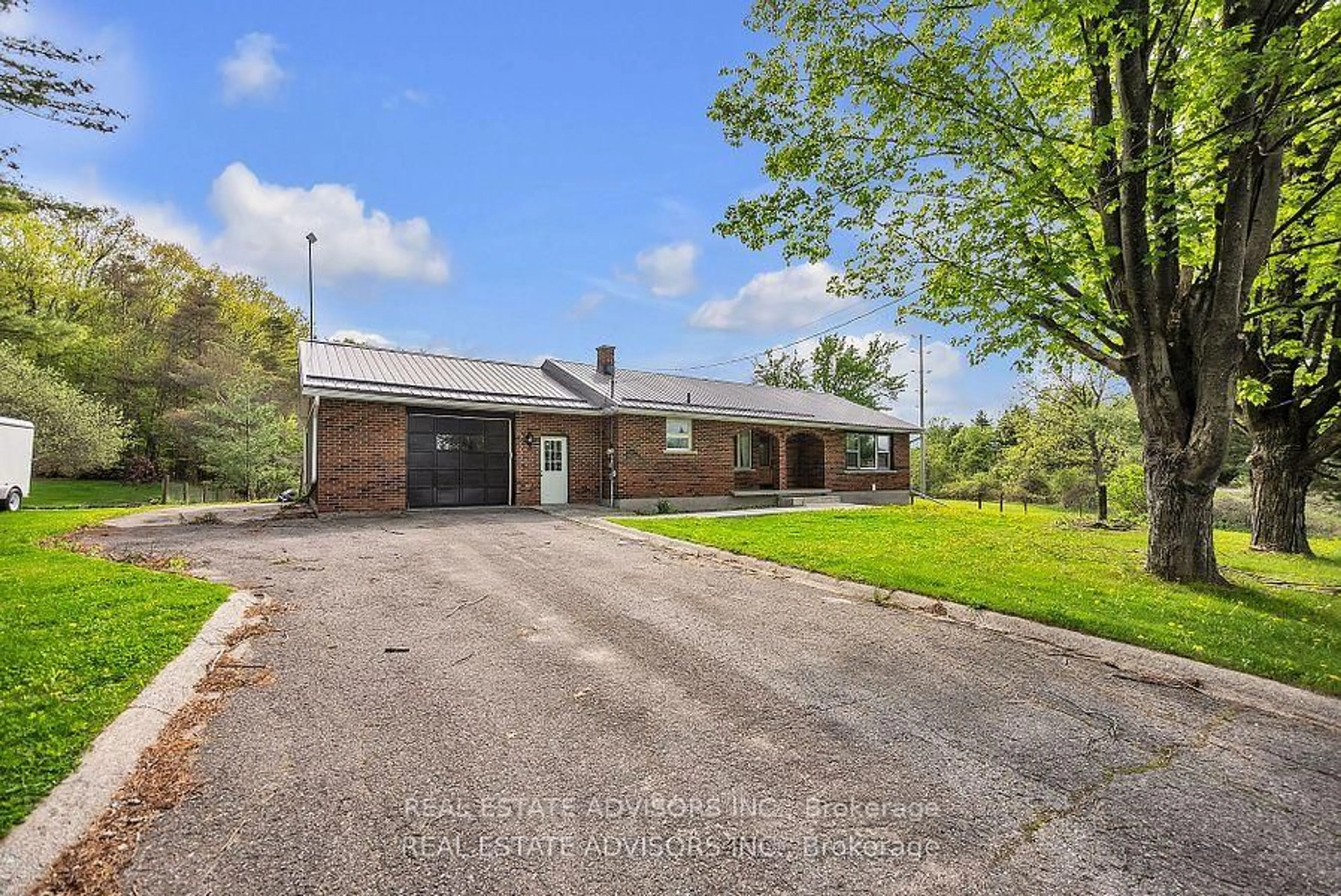 A pic from outside/outdoor area/front of a property/back of a property/a pic from drone, unknown for 1633 Station Rd, Kingston Ontario K7L 5H6