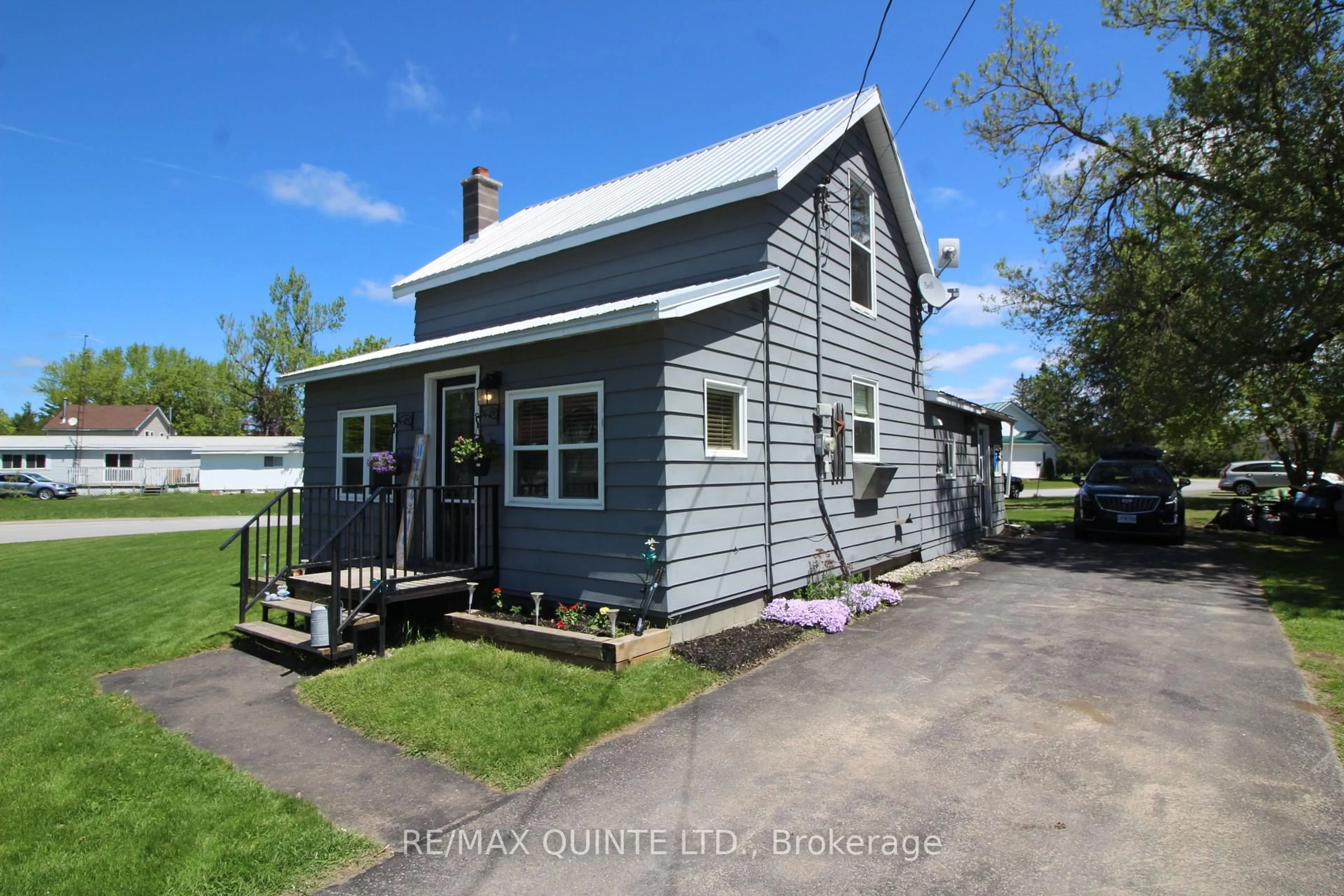 A pic from outside/outdoor area/front of a property/back of a property/a pic from drone, street for 3524 Flinton Rd, Kaladar Ontario K0H 1P0