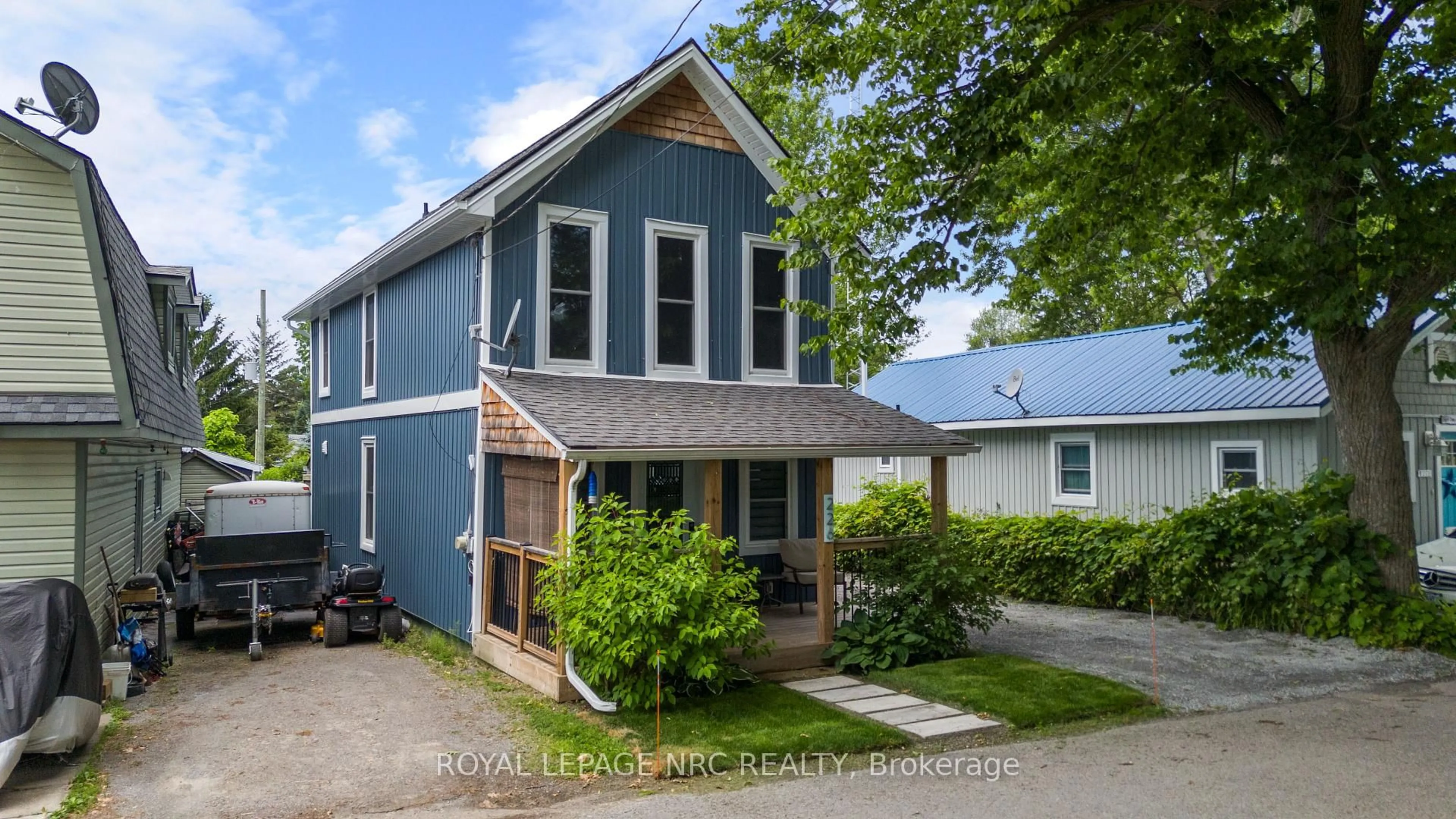 Home with vinyl exterior material, street for 226 Lincoln Rd, Fort Erie Ontario L0S 1B0