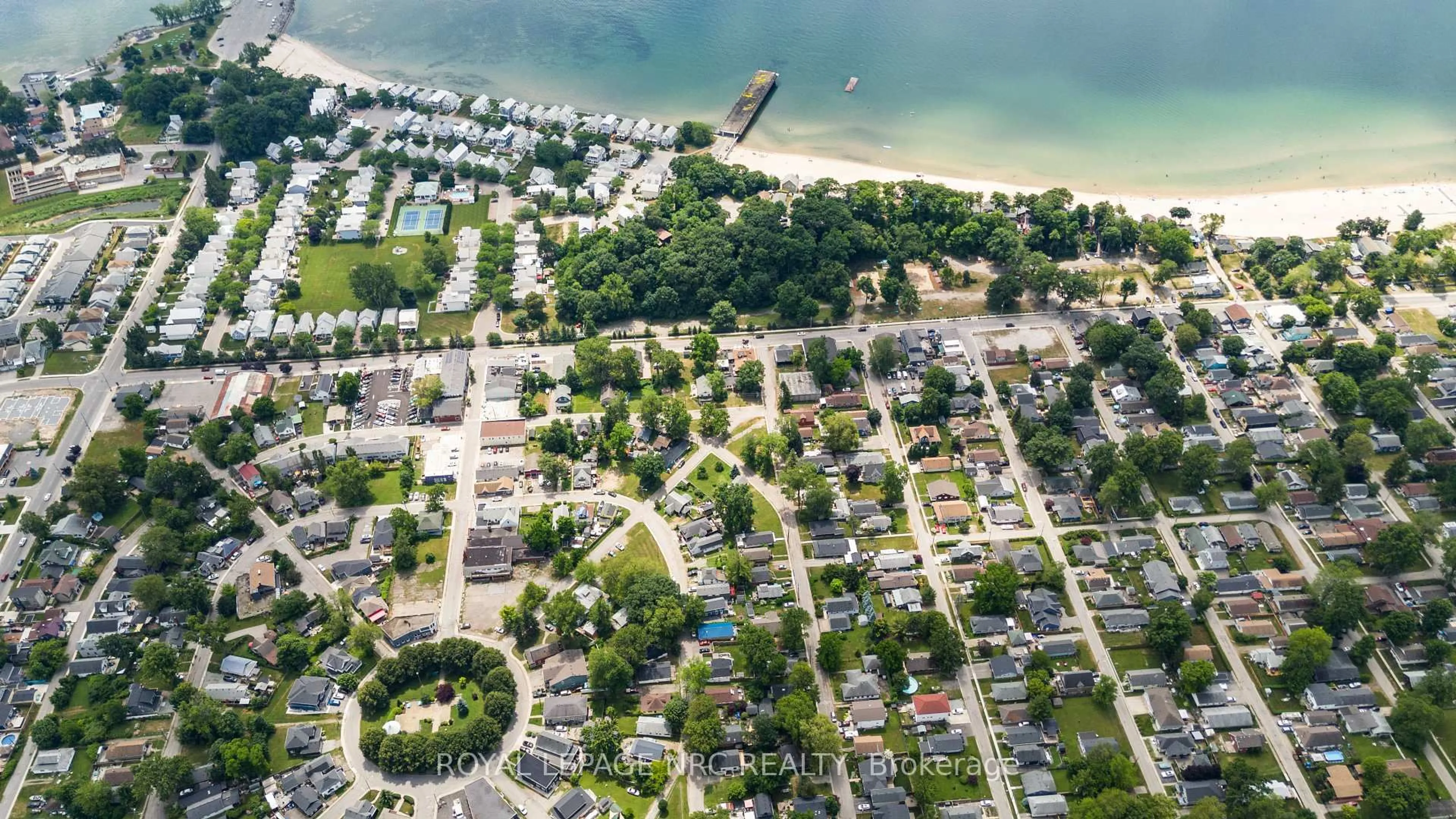 A pic from outside/outdoor area/front of a property/back of a property/a pic from drone, street for 226 Lincoln Rd, Fort Erie Ontario L0S 1B0