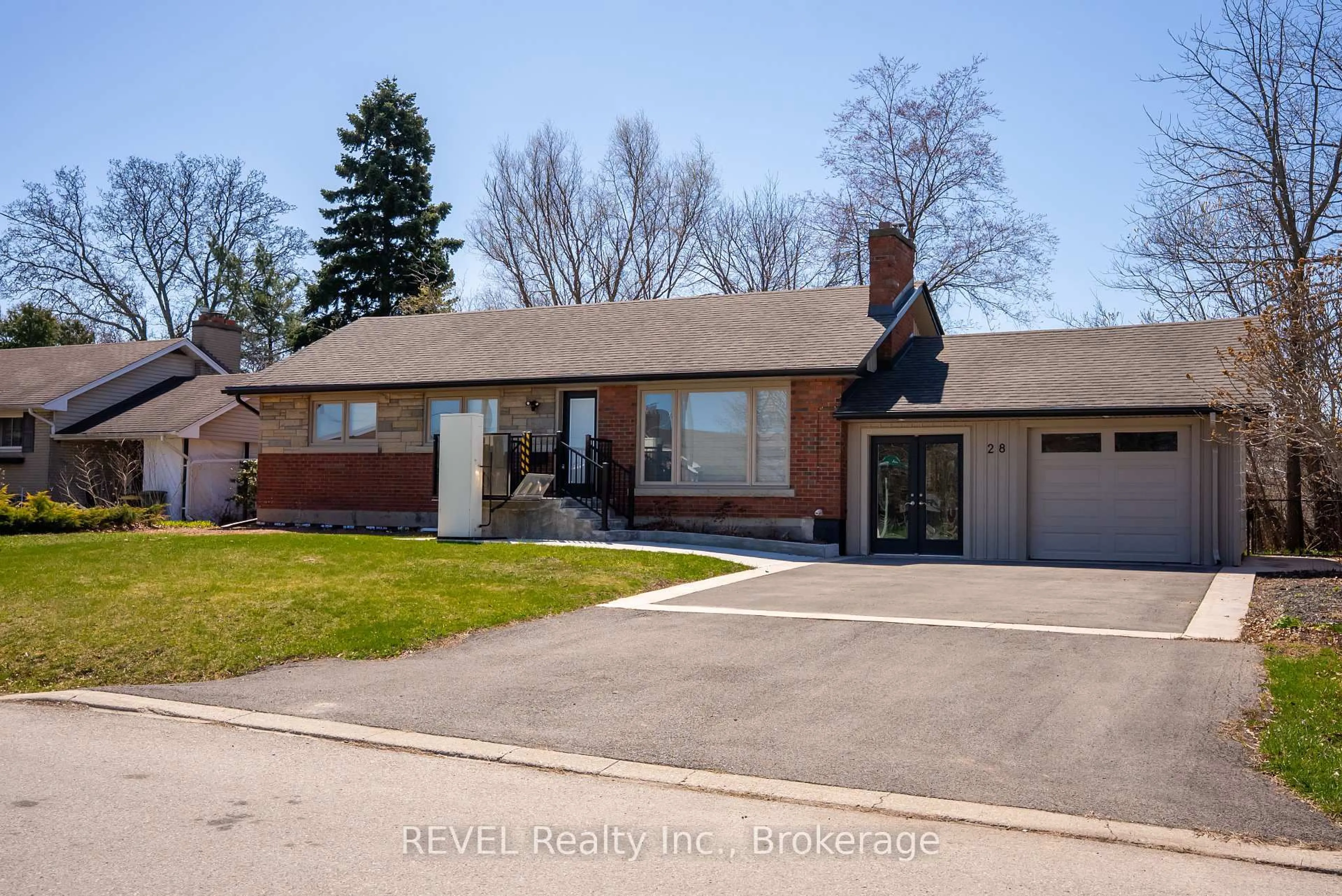 Home with brick exterior material, street for 28 Dale Ave, Hamilton Ontario L8G 3L9