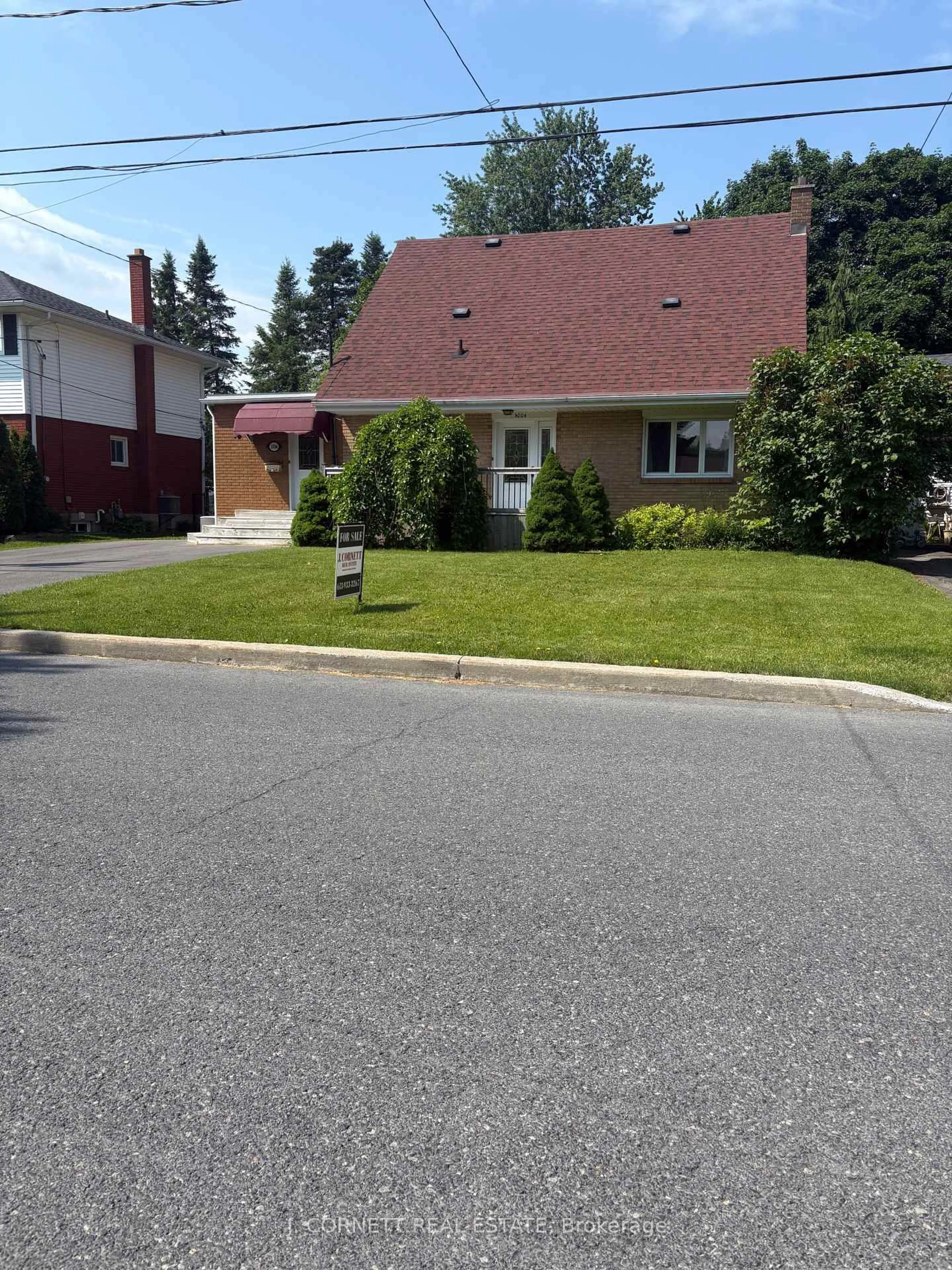 Unknown for 1004 Pescod Ave, Cornwall Ontario K6J 2J9