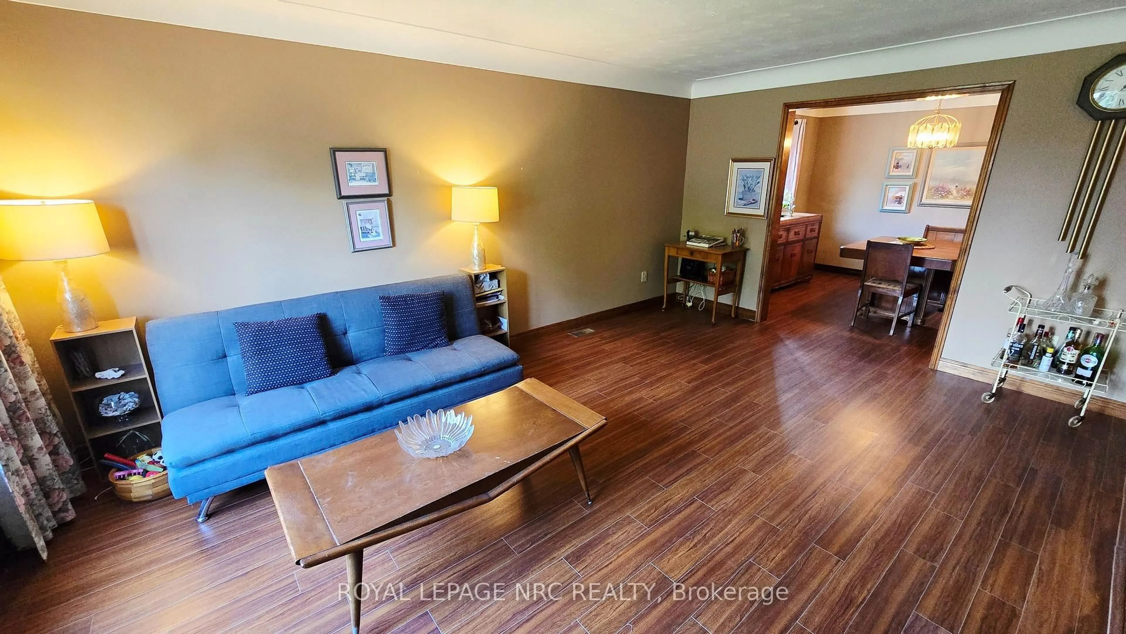Living room with furniture, wood/laminate floor for 145 Leaside Dr, Welland Ontario L3C 6N4