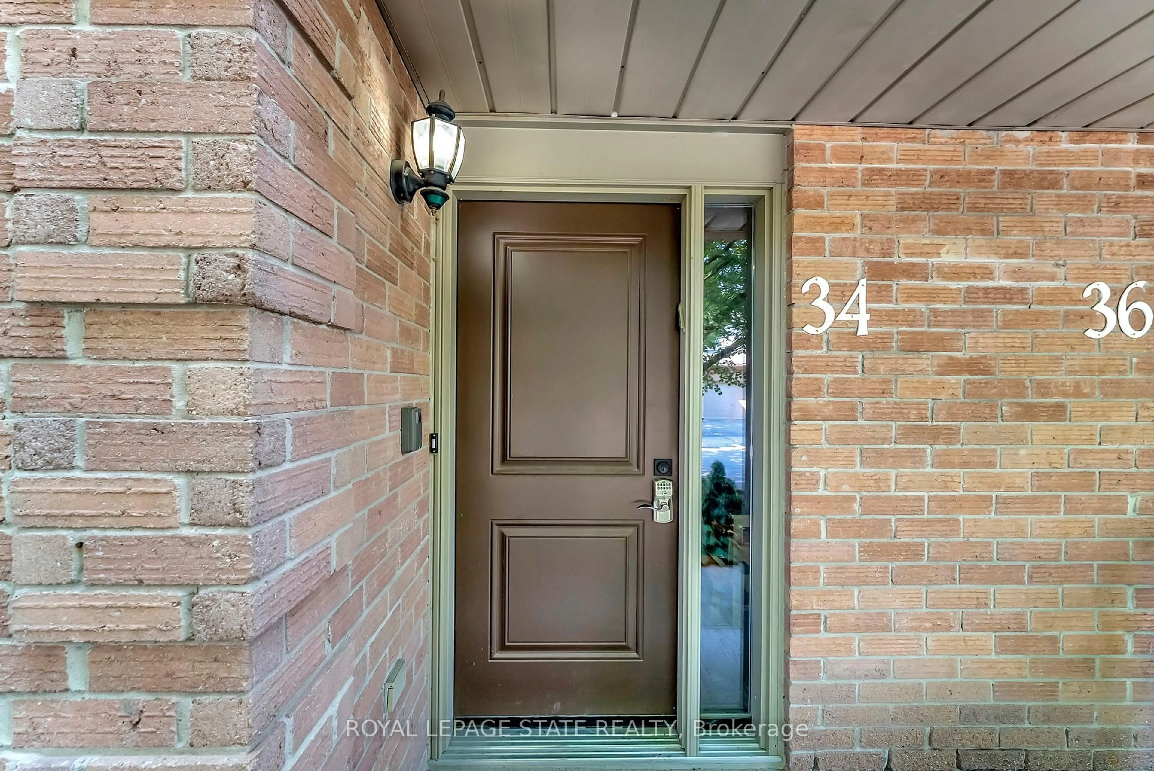 Indoor entryway for 26 Moss Blvd #34, Hamilton Ontario L9H 6W7