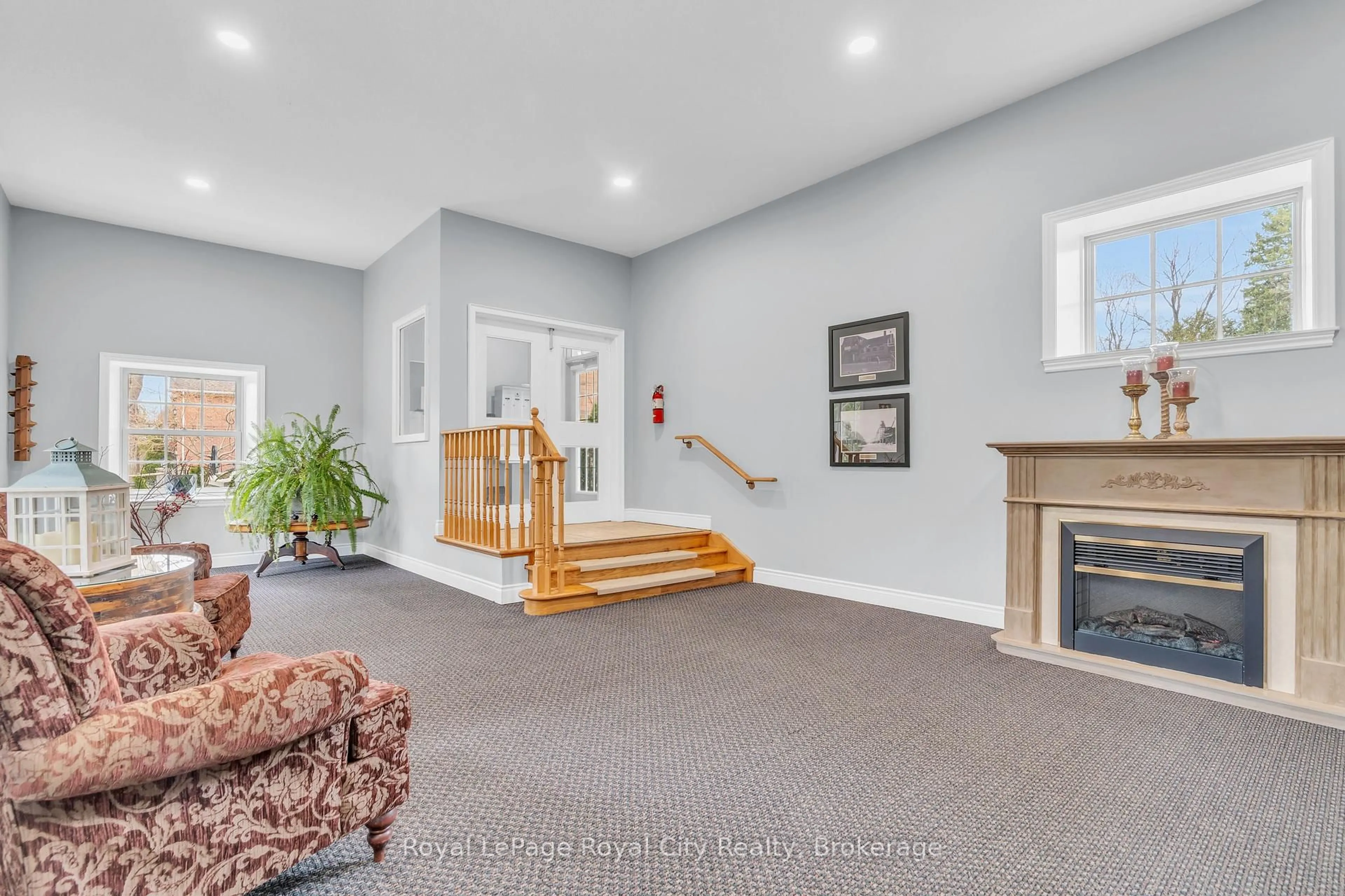 Indoor foyer for 470 St Andrew St #202, Centre Wellington Ontario N1M 1P3