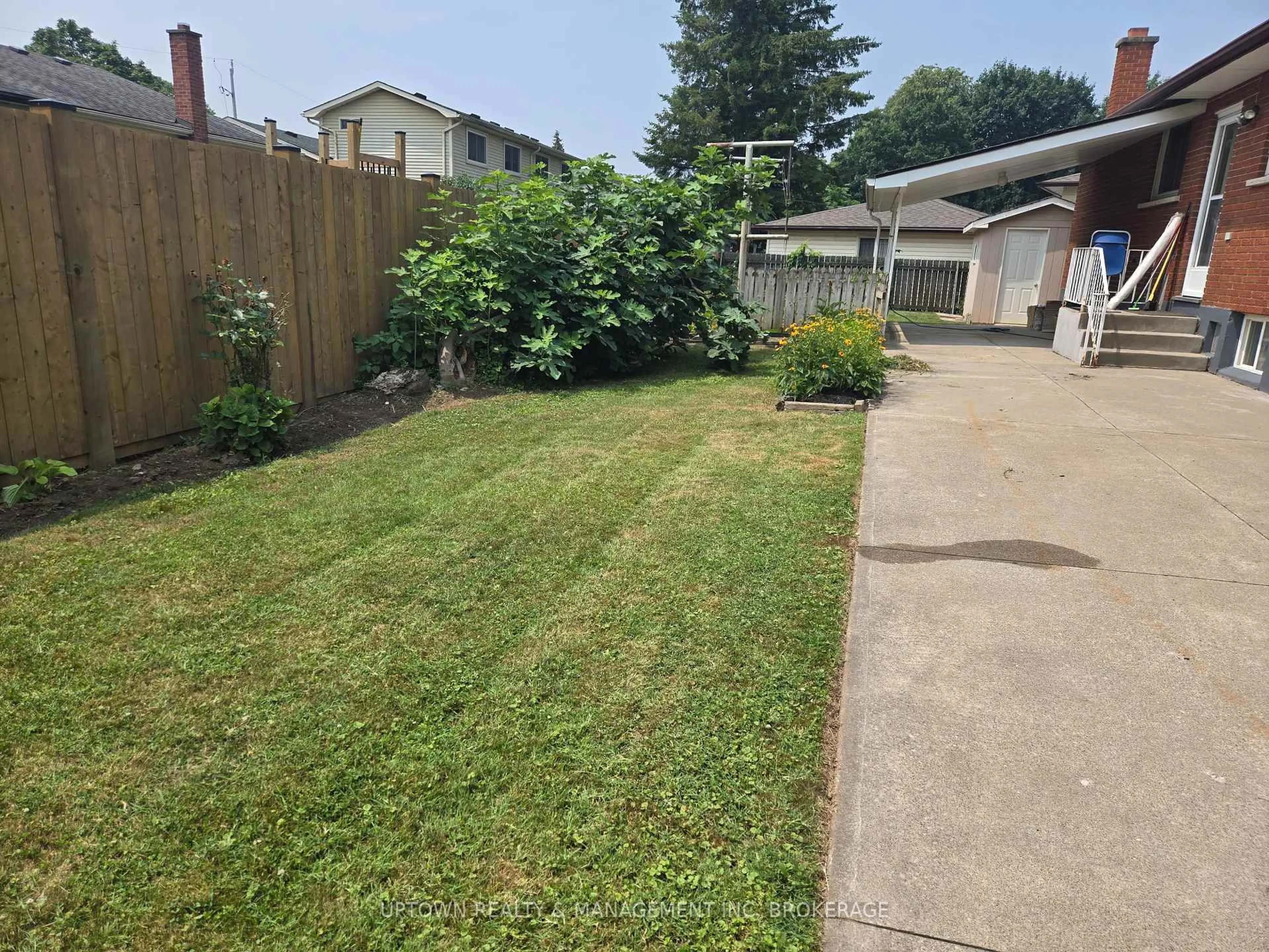A pic from outside/outdoor area/front of a property/back of a property/a pic from drone, street for 35 Allan Dr, St. Catharines Ontario L2N 6H3