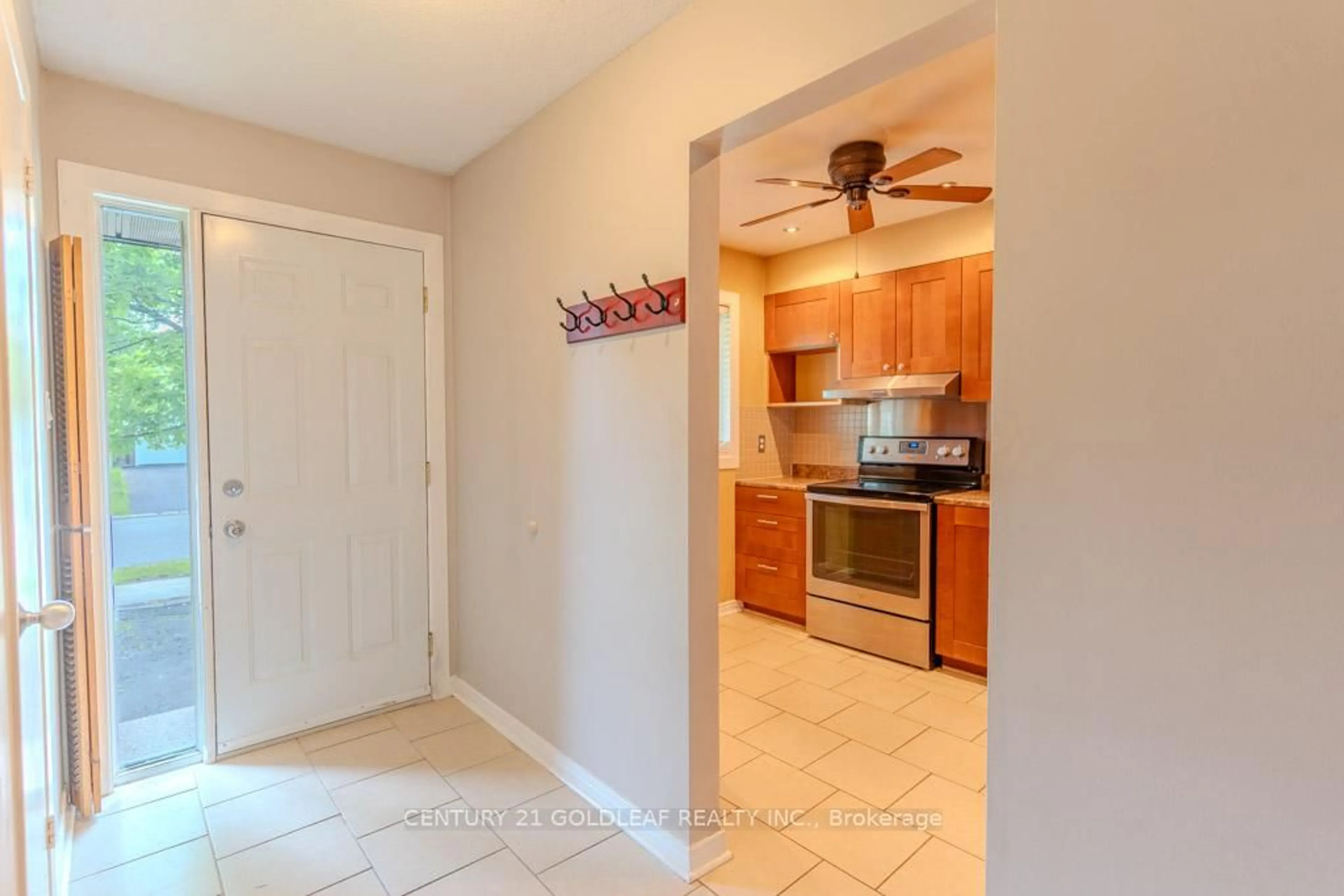Indoor entryway for 1342 Cedarcroft Cres, Ottawa Ontario K1B 5C8