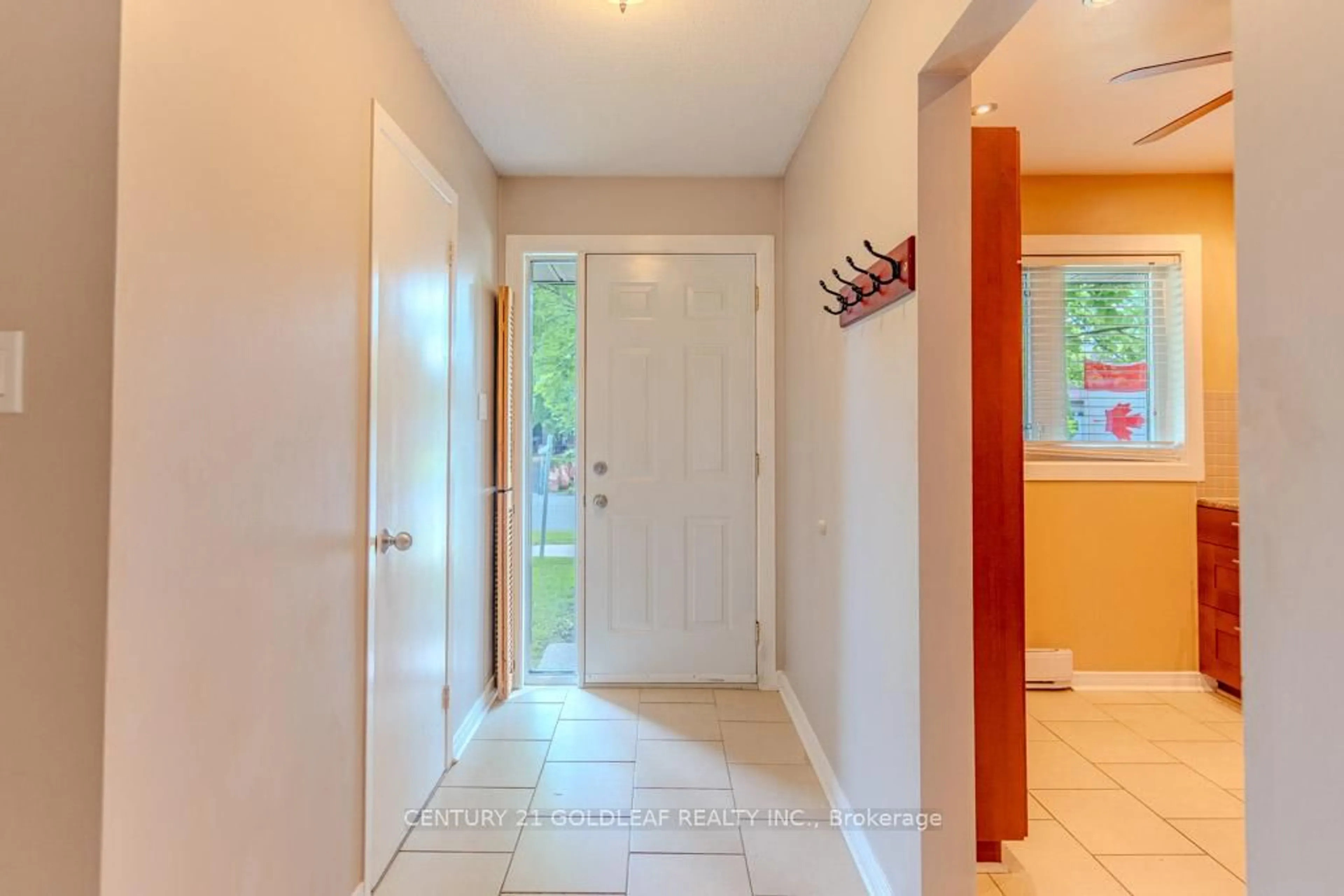 Indoor entryway for 1342 Cedarcroft Cres, Ottawa Ontario K1B 5C8