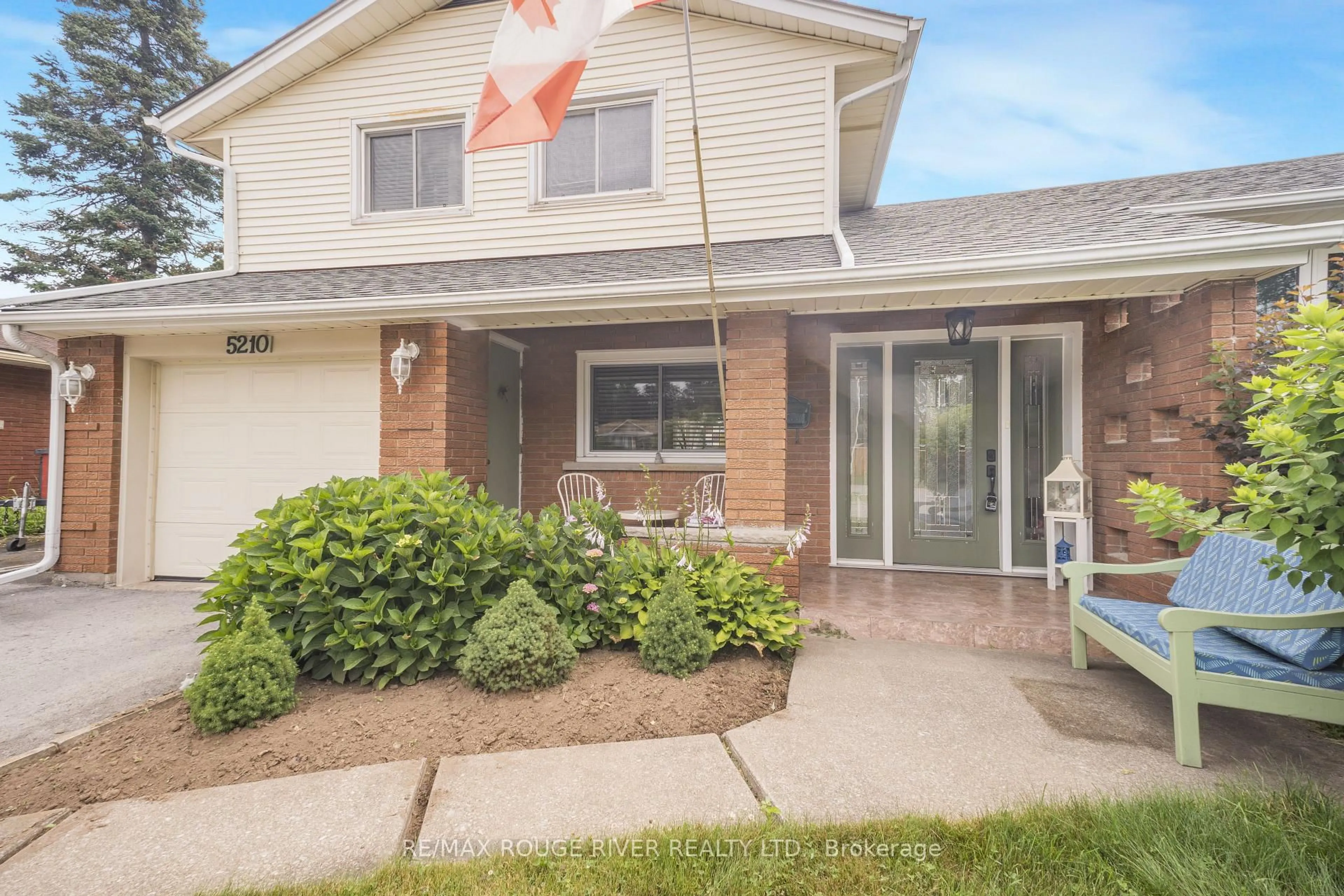 Home with vinyl exterior material, street for 5210 Timothy Cres, Niagara Falls Ontario L2E 5G3