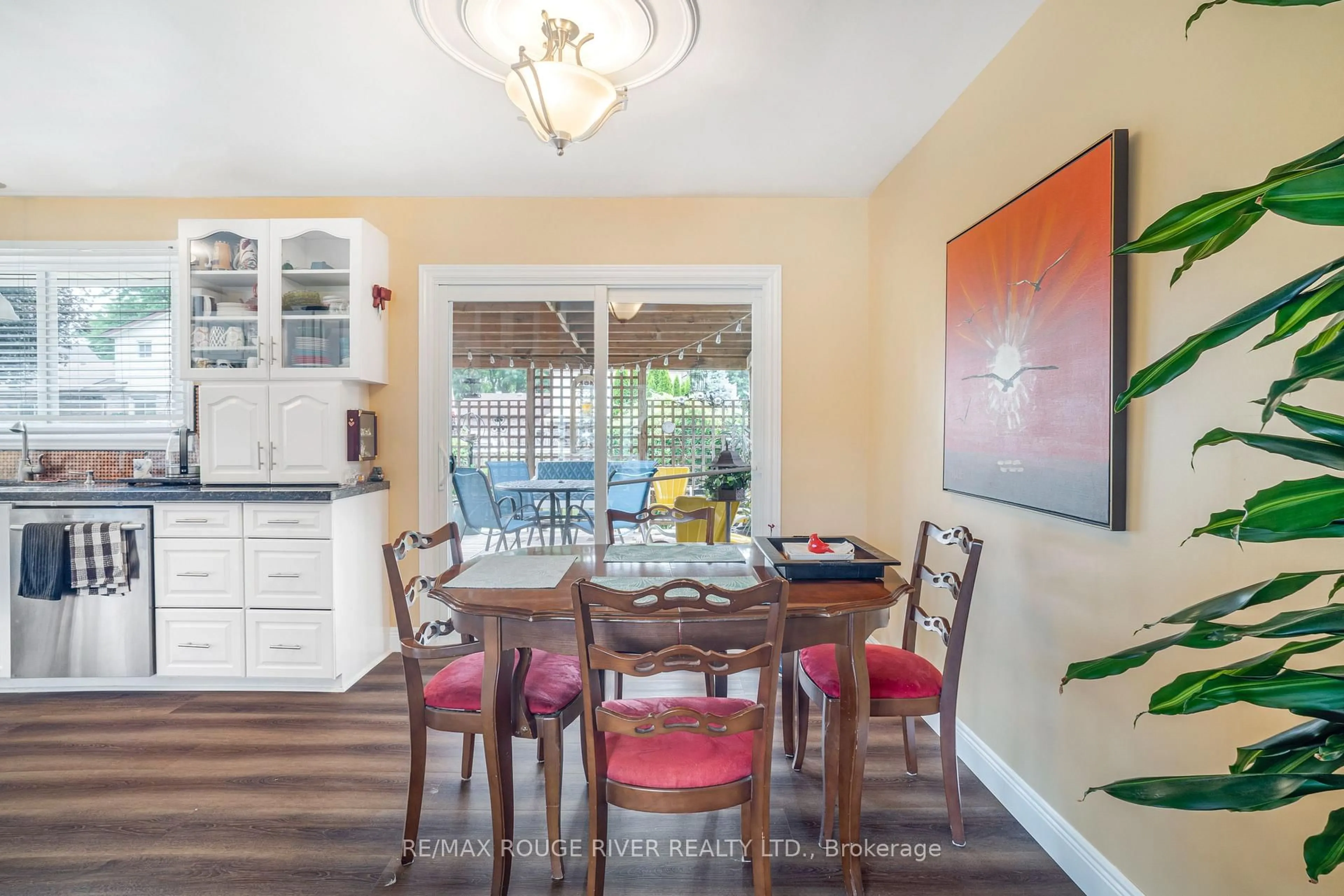 Dining room, ceramic/tile floor for 5210 Timothy Cres, Niagara Falls Ontario L2E 5G3