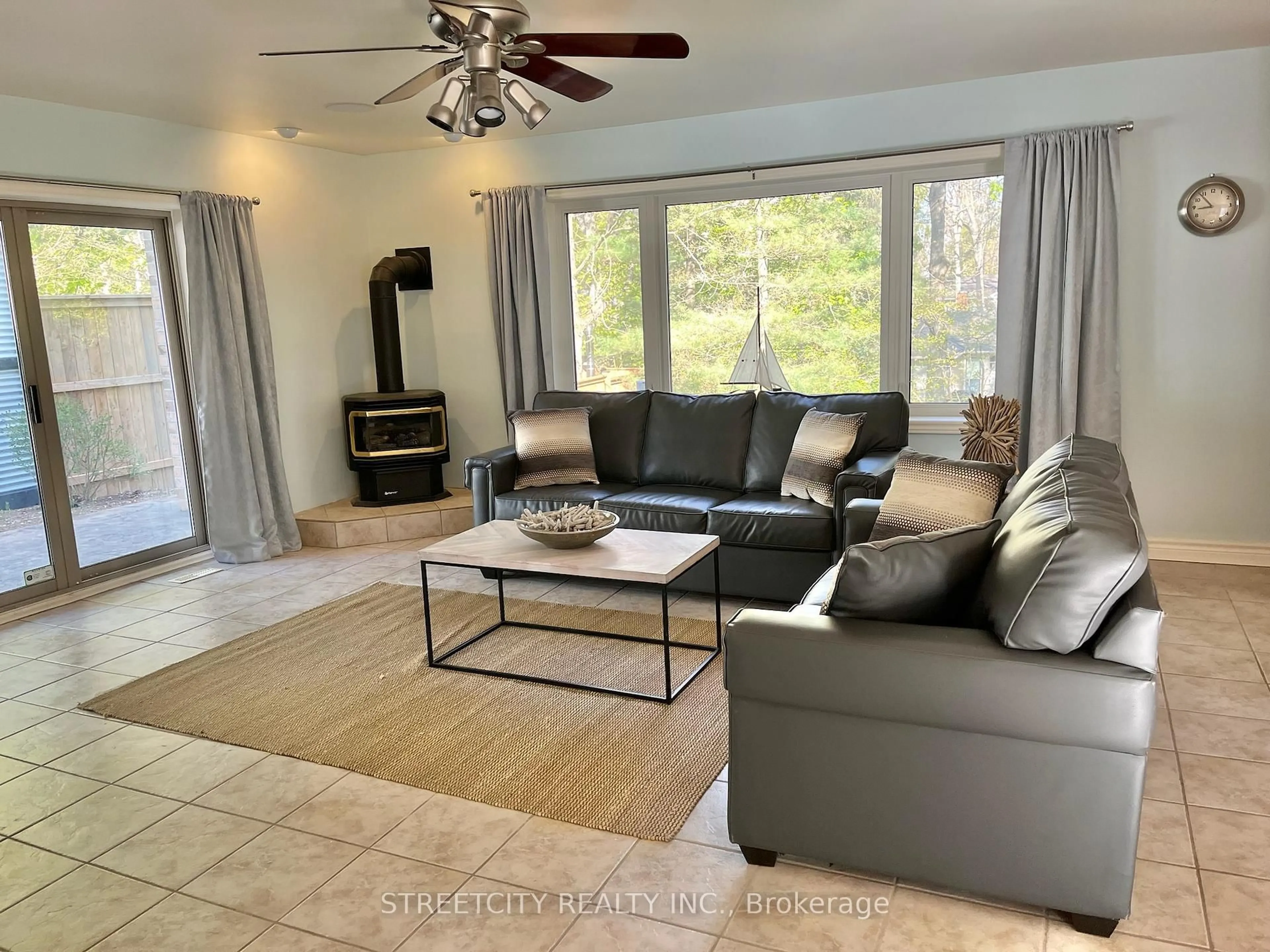 Living room with furniture, unknown for 17 Summit Ave, South Huron Ontario N0M 1T0