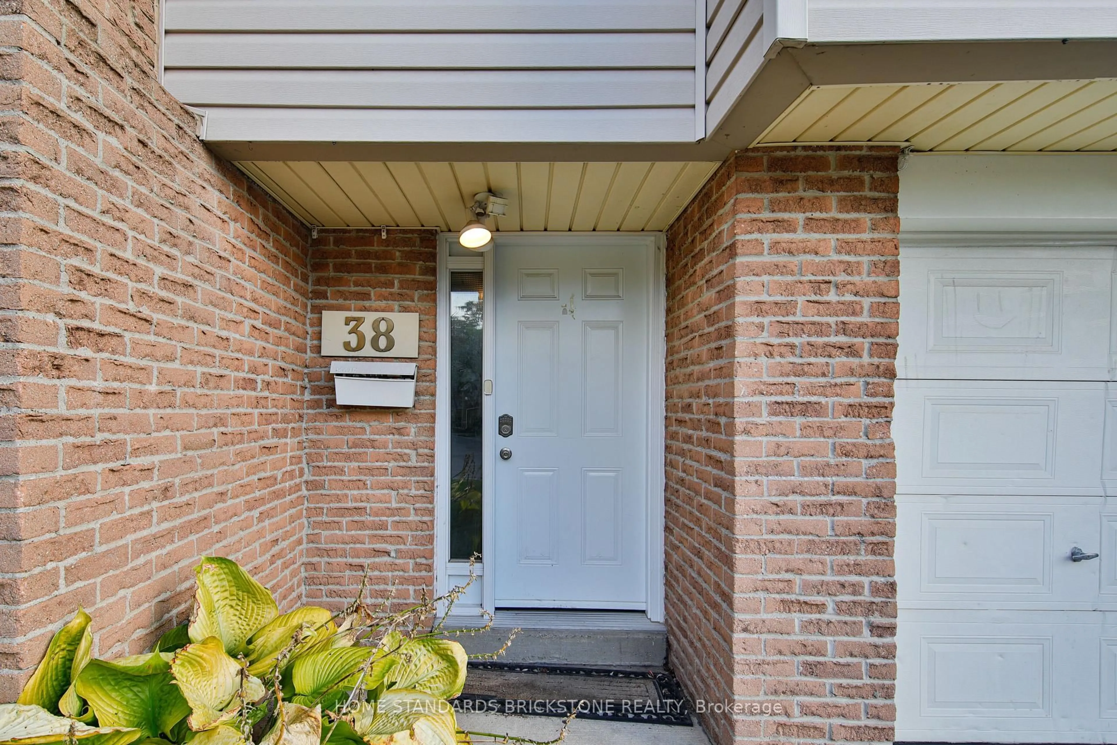 Indoor entryway for 700 Osgoode Dr #38, London South Ontario N6E 2H1