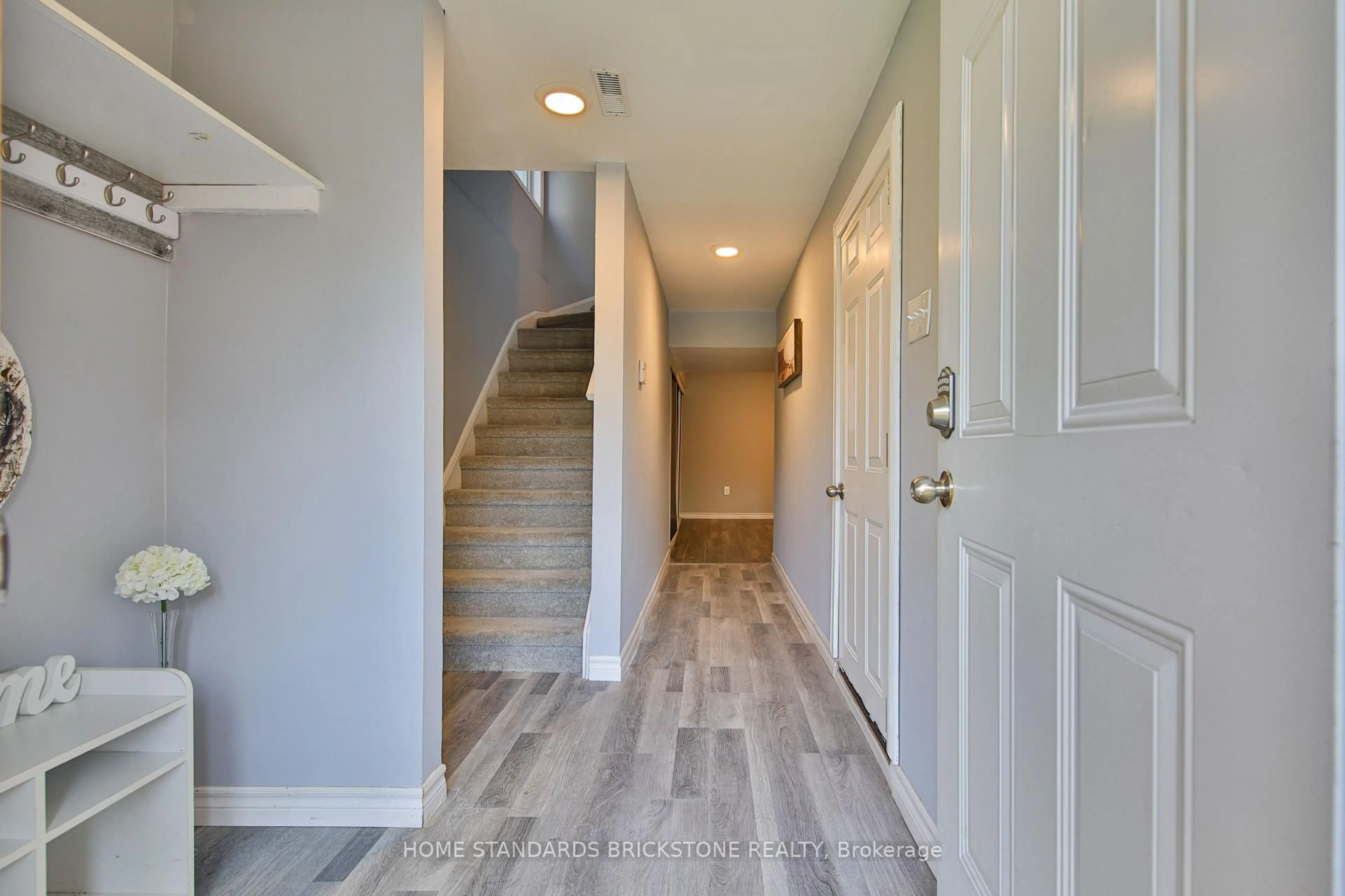 Indoor entryway for 700 Osgoode Dr #38, London South Ontario N6E 2H1