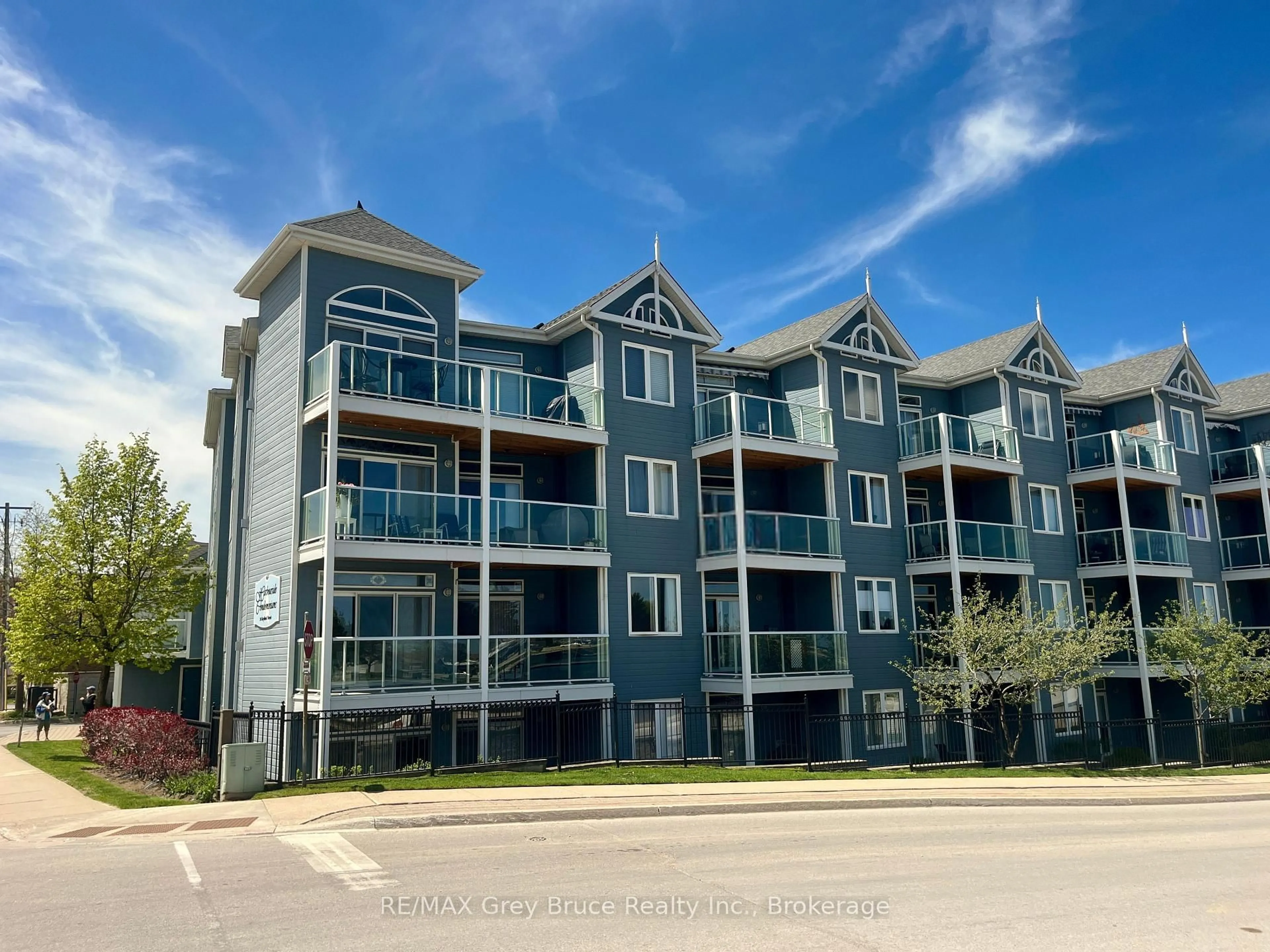 A pic from outside/outdoor area/front of a property/back of a property/a pic from drone, water/lake/river/ocean view for 34 Bayfield St #308, Meaford Ontario N4L 1Y2