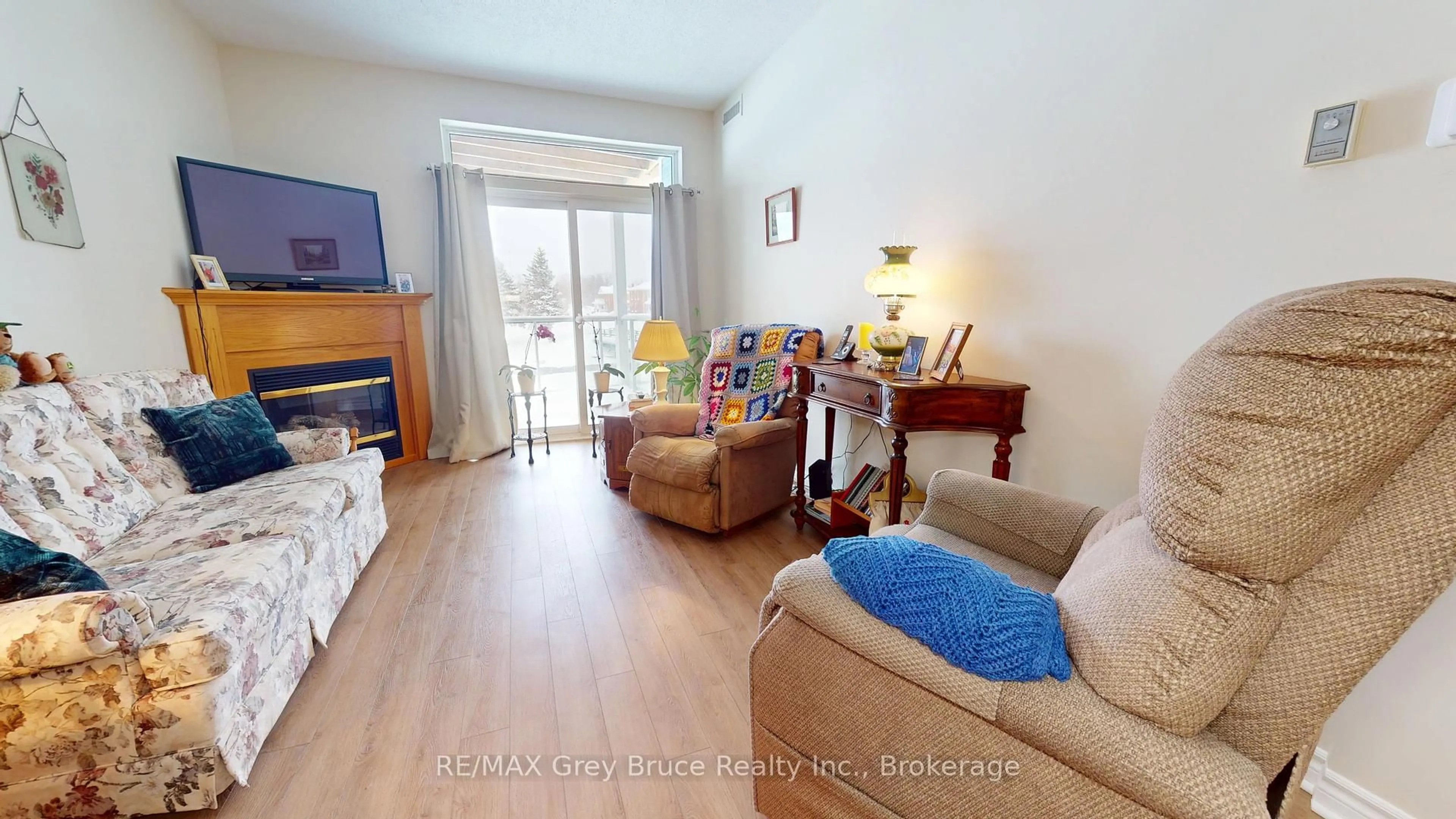 Living room with furniture, unknown for 34 Bayfield St #308, Meaford Ontario N4L 1Y2