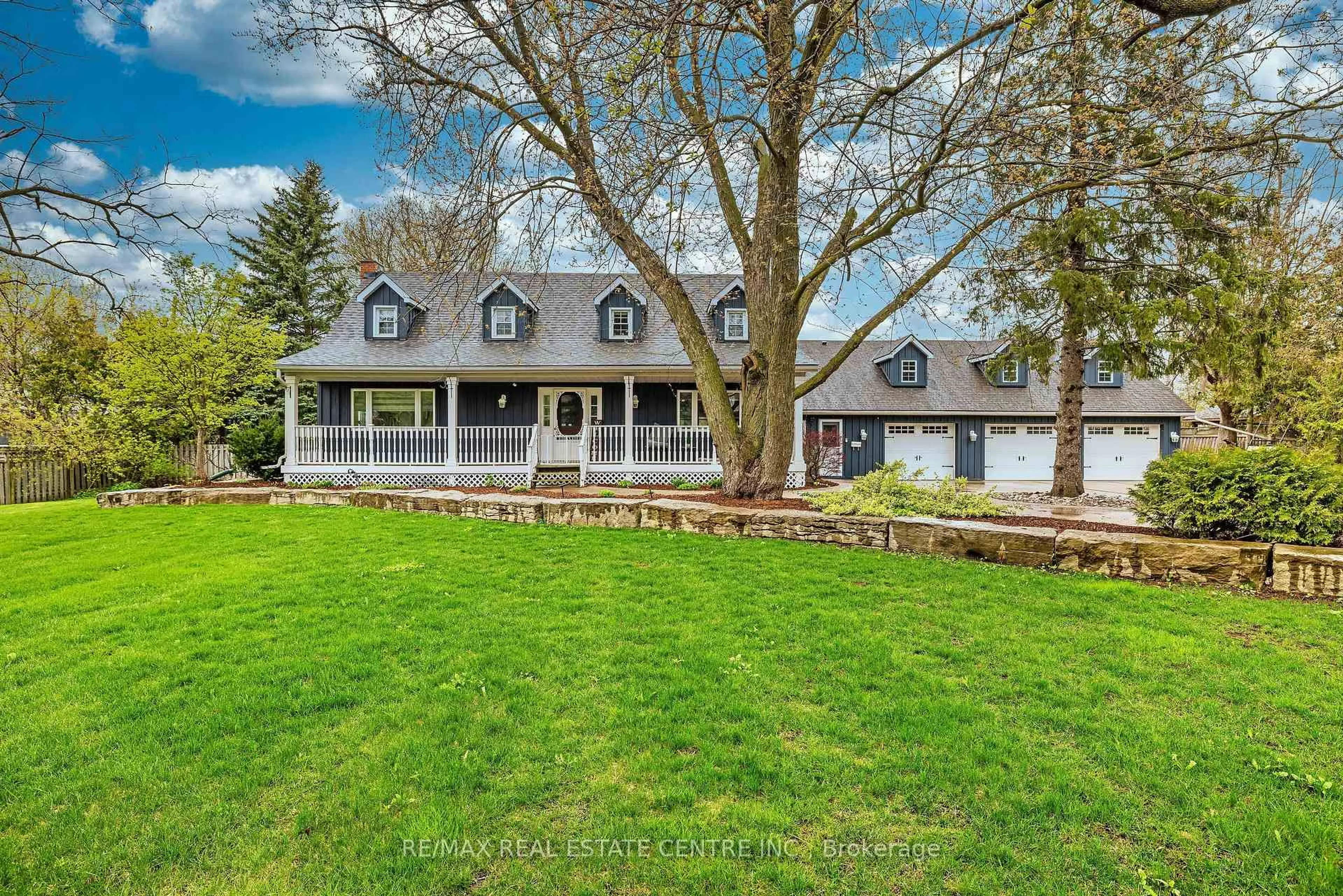 A pic from outside/outdoor area/front of a property/back of a property/a pic from drone, water/lake/river/ocean view for 14 Buena Vista Dr, Mono Ontario L9W 1Y4