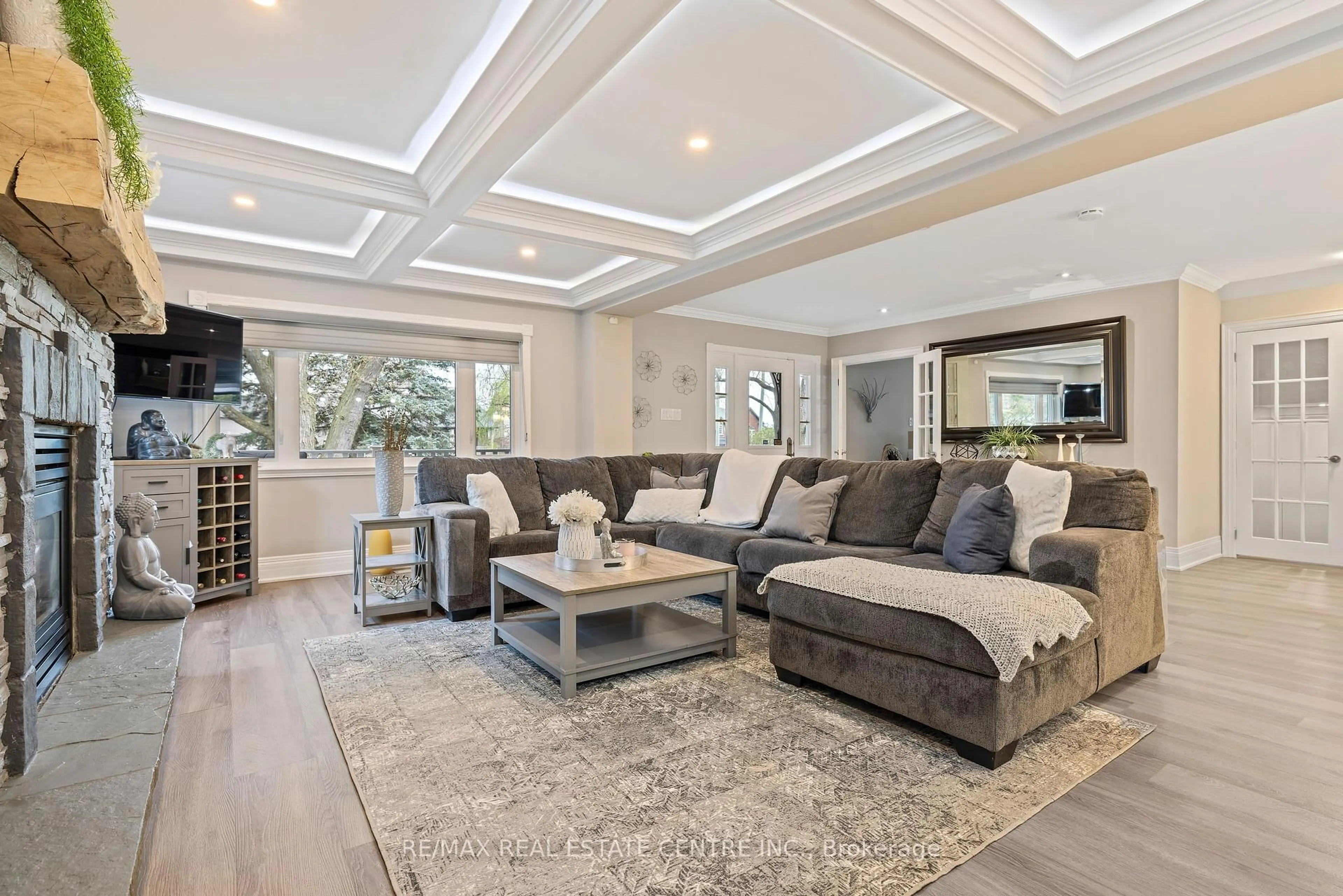 Living room with furniture, unknown for 14 Buena Vista Dr, Mono Ontario L9W 1Y4