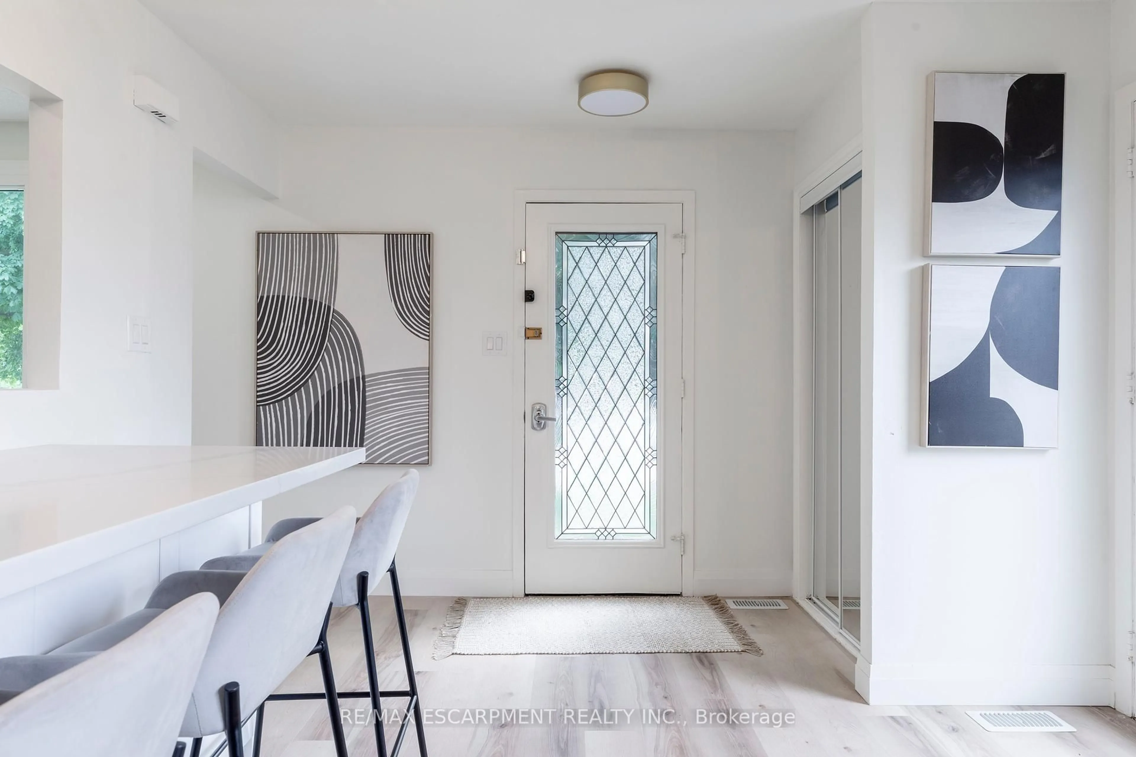 Indoor entryway for 20 Laird Dr, Hamilton Ontario L8T 4L7