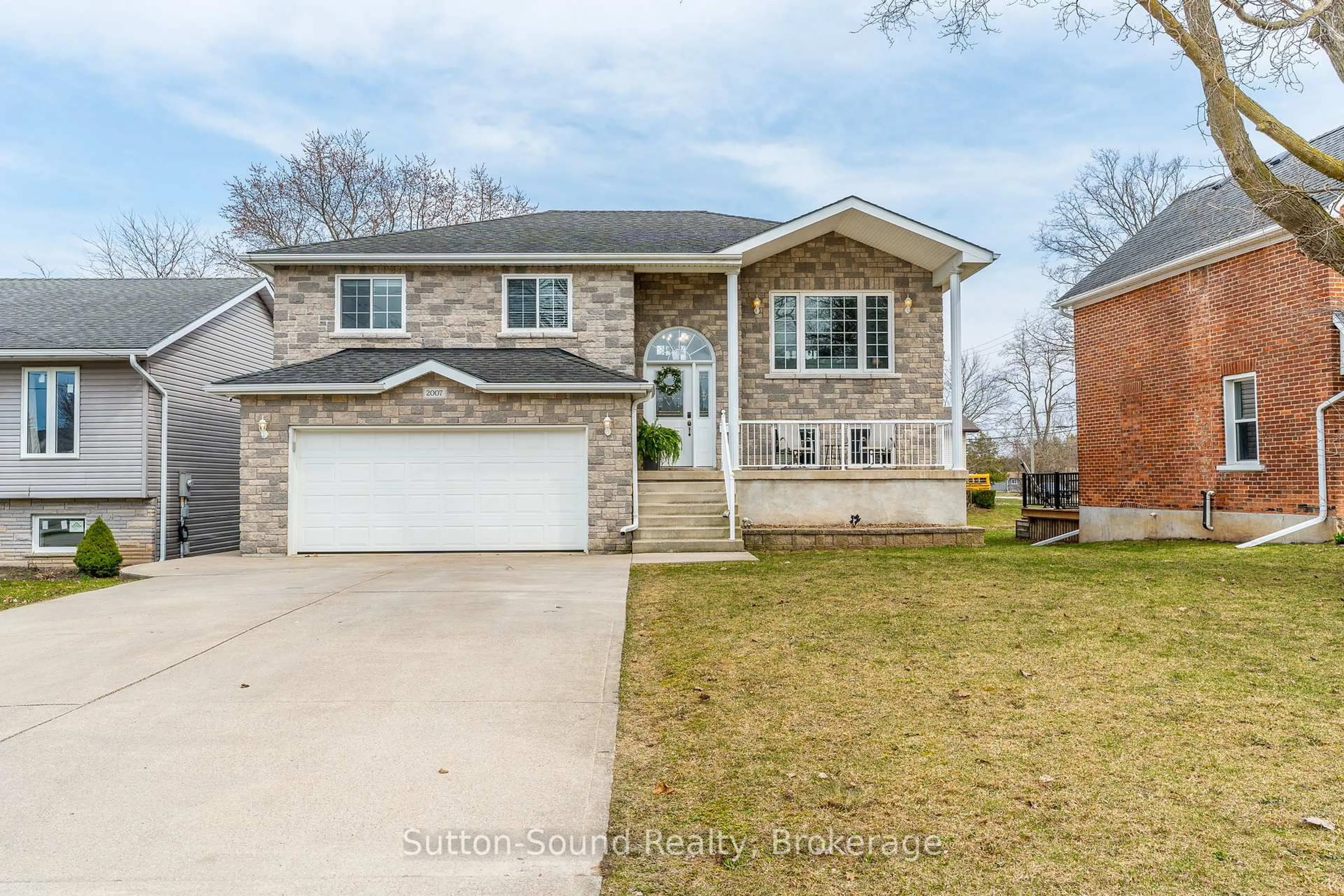 Home with brick exterior material, street for 2007 7th Ave, Owen Sound Ontario N4K 6R9